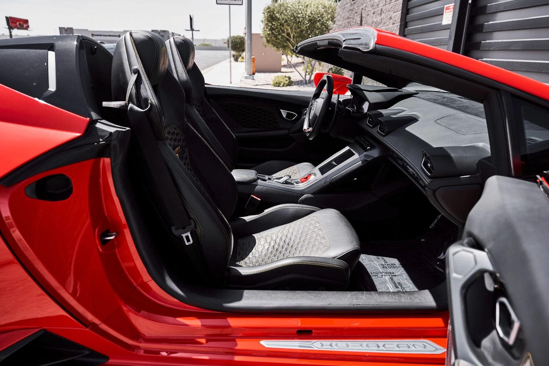 mph026_4184518276_Used_2023_Lamborghini_Huracan_EVO_Base_1776733408_6d67b9ec4c