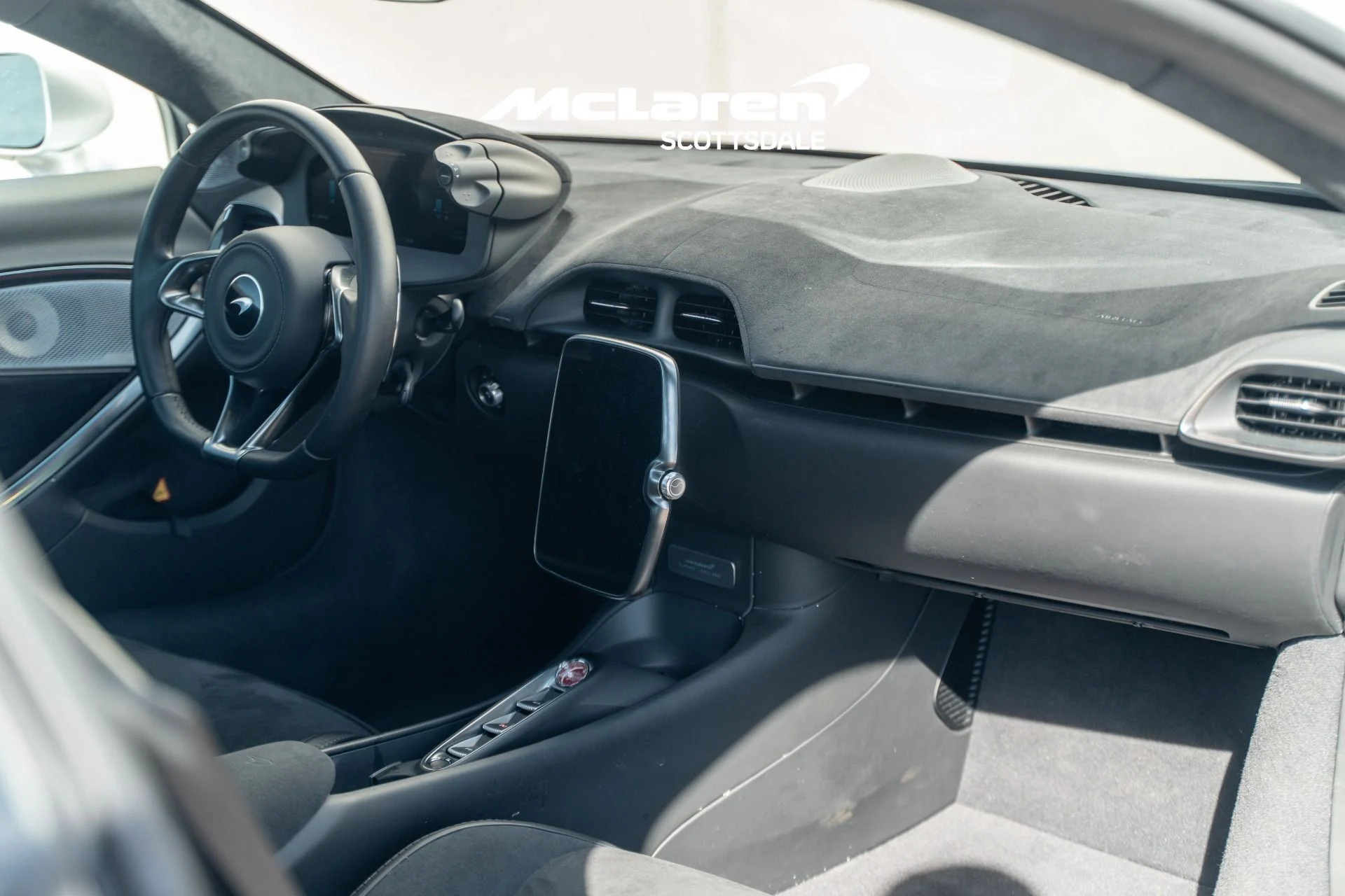 mph026_4189540440_Used_2024_MCLAREN_ARTURA_1763510051_c27d364de6