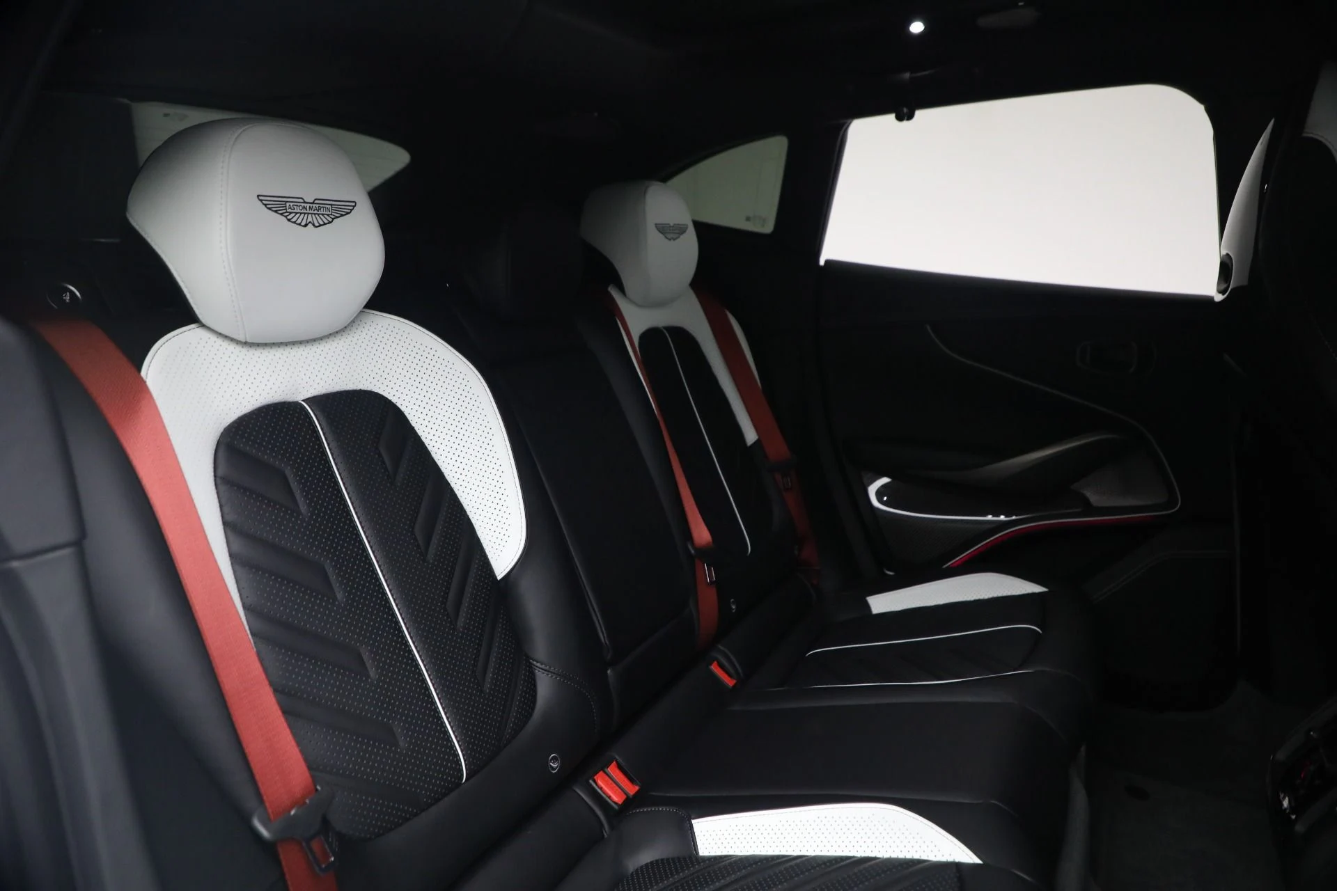 mph026_4191350068_New_2026_Aston_Martin_DBX_S_1779888036_26f8fa32b9