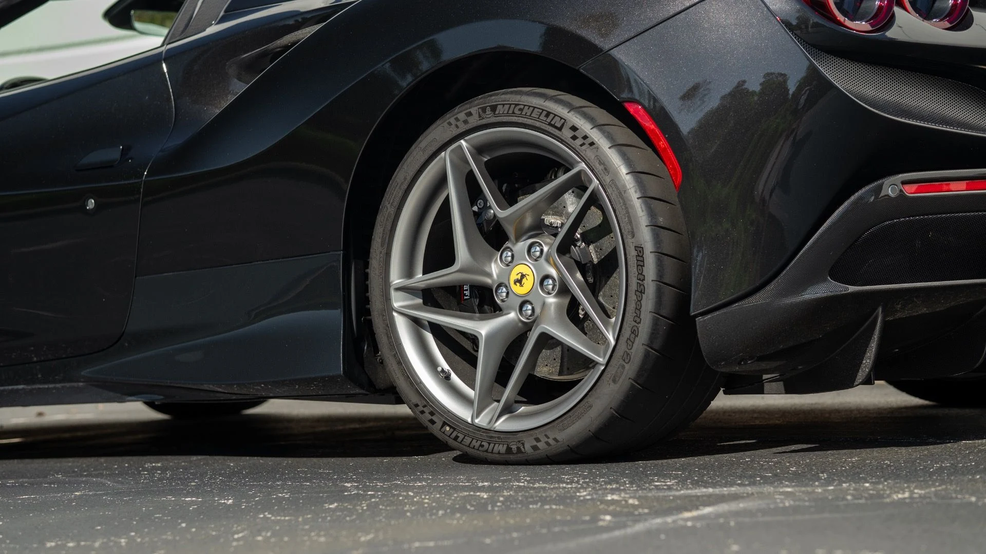 mph026_4196129352_Used_2021_Ferrari_F8_Spider_1753198309_4231f5fc1c