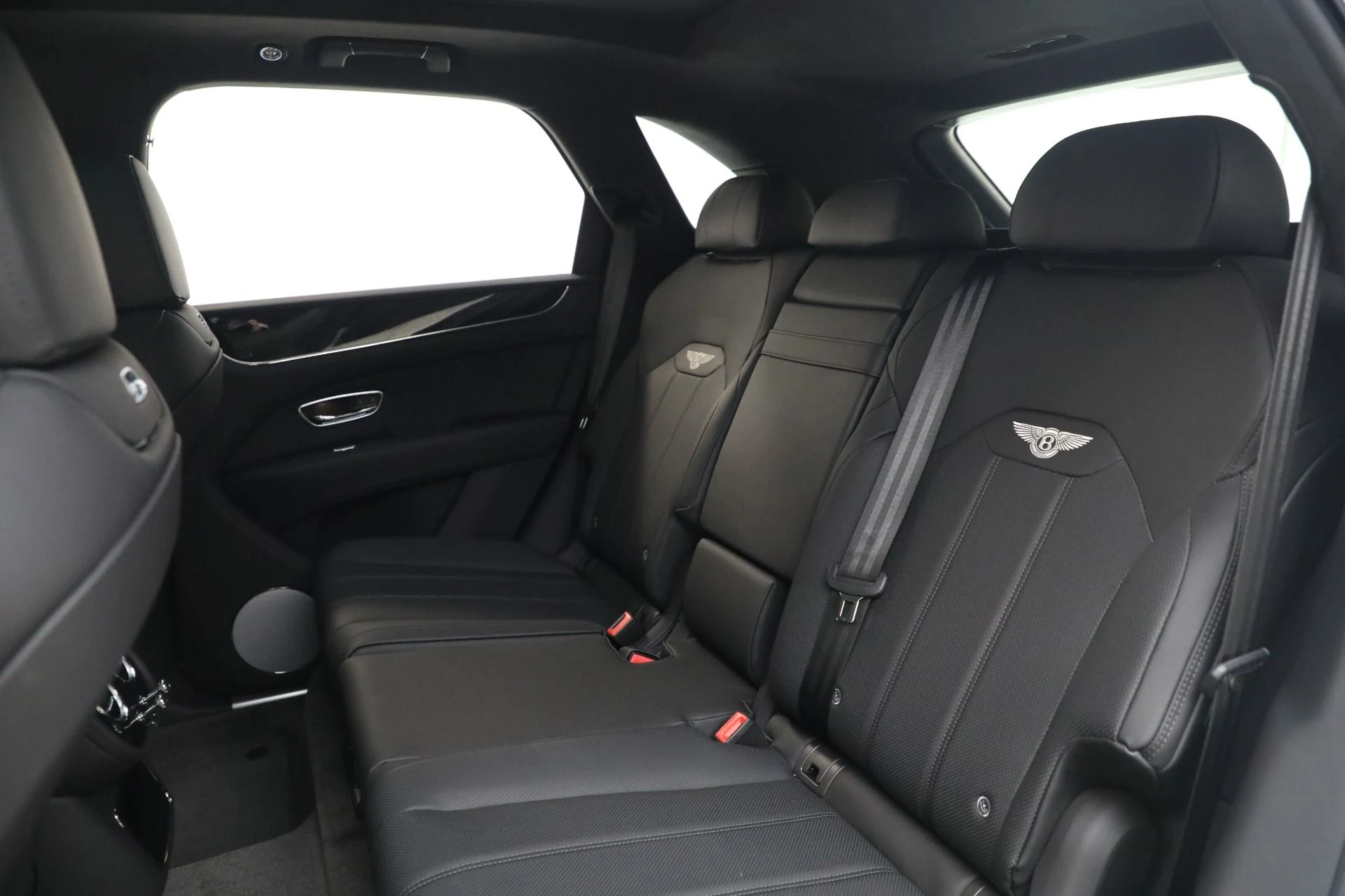 mph026_4199330823_New_2025_Bentley_Bentayga_V8_ce7a96170a