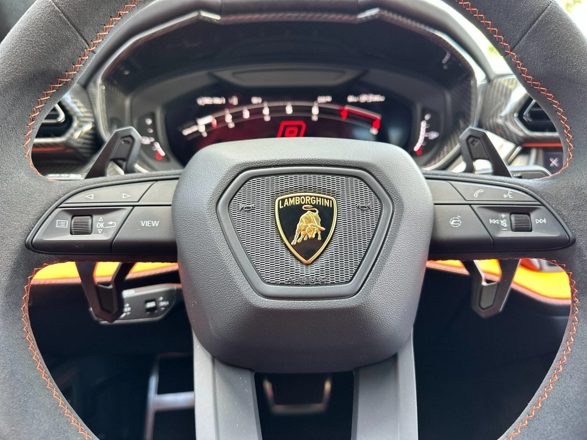 mph026_4201426354_Used_2025_Lamborghini_Urus_SE_1755160822_6c389ef4e0