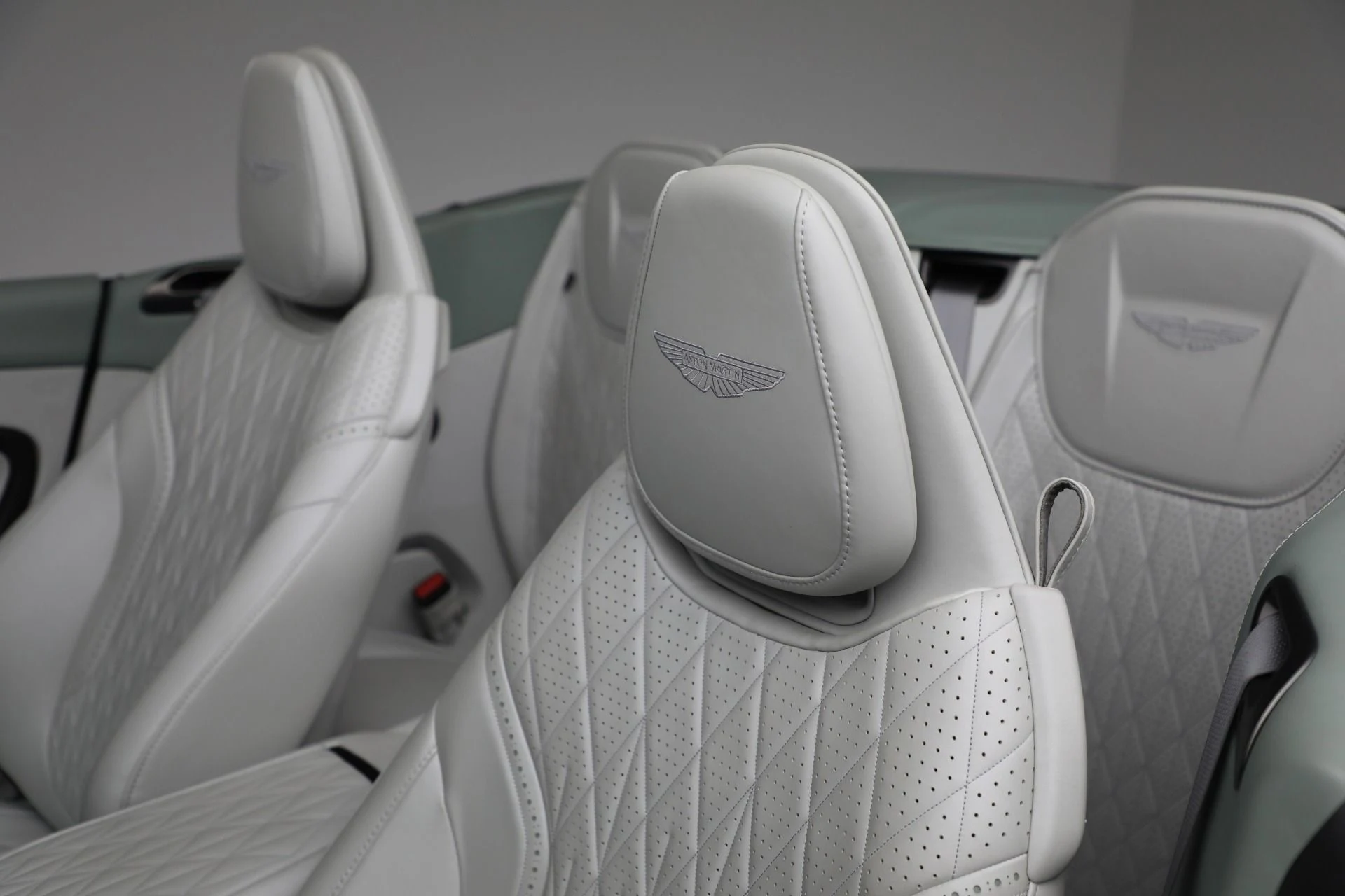 mph026_4207556366_New_2025_Aston_Martin_DB_12_Volante_c6b3e848a2