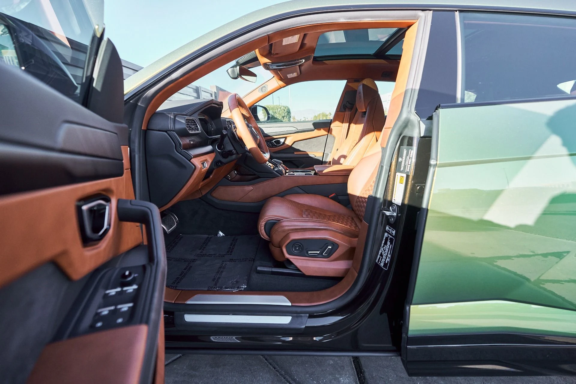 mph026_4210495483_Used_2022_Lamborghini_Urus_1764710444_ad59686757