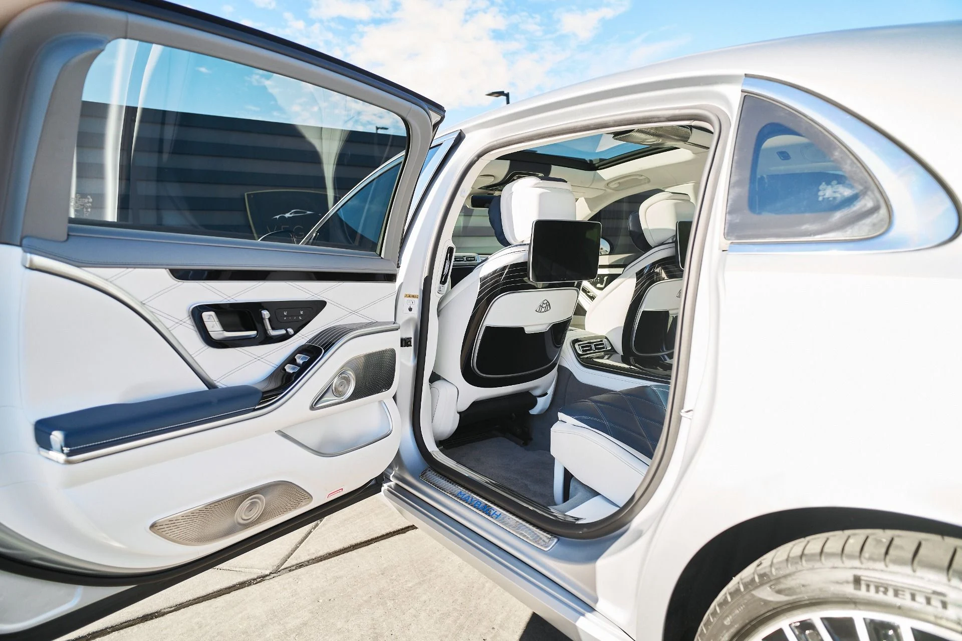 mph026_4213364080_Used_2024_Mercedes_Benz_S_Class_Maybach_S_680_1765936780_38f0d10e1b