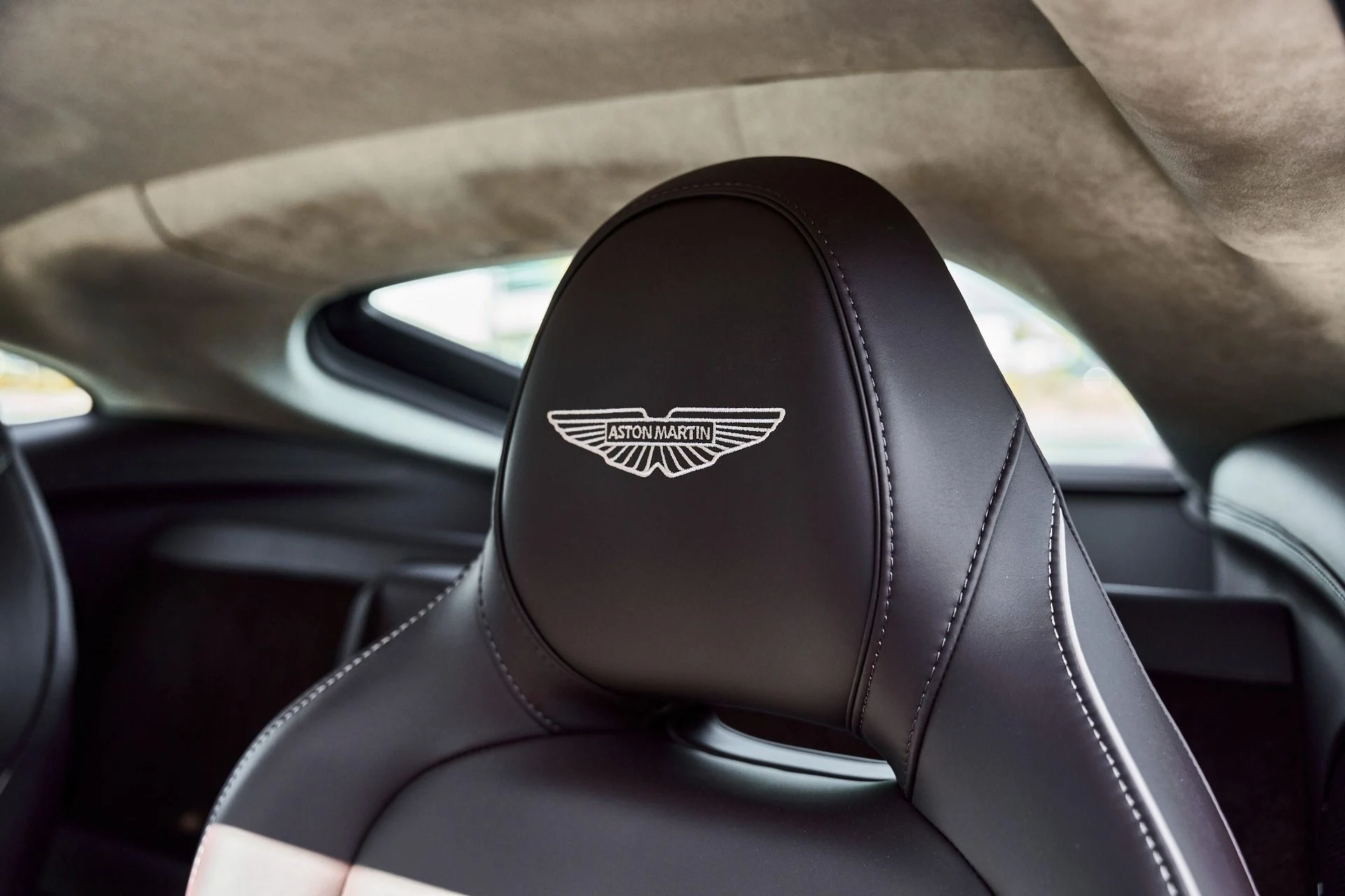 mph026_4224287947_Used_2026_Aston_Martin_Vantage_S_1778102481_48100206b0