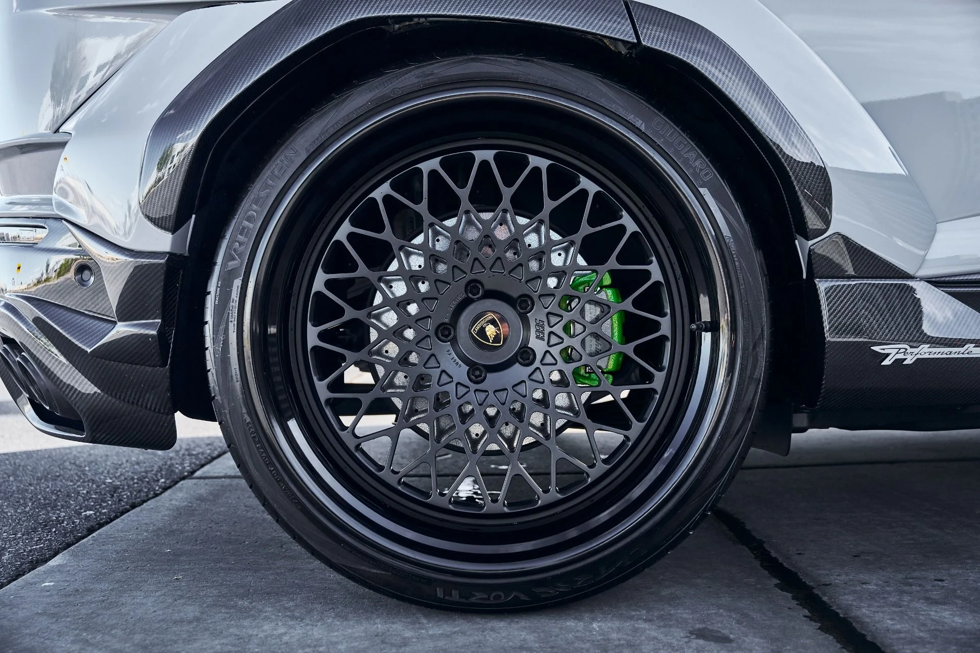 mph026_4227793820_Used_2024_Lamborghini_Urus_Performante_1772849058_5708f945fb