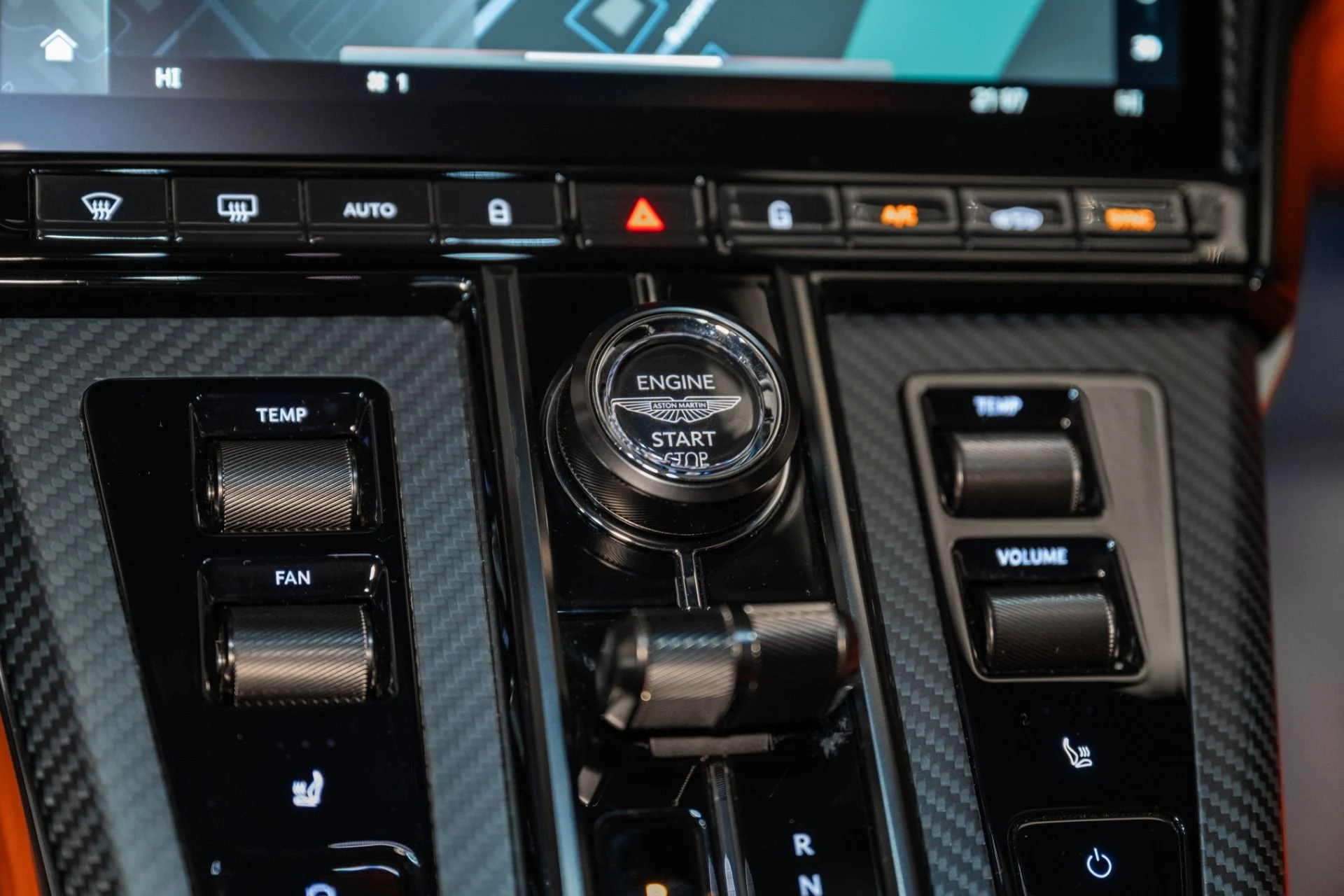 mph026_4237286377_Used_2025_Aston_Martin_Vantage_Coupe_1737041109_0c5f6018ca