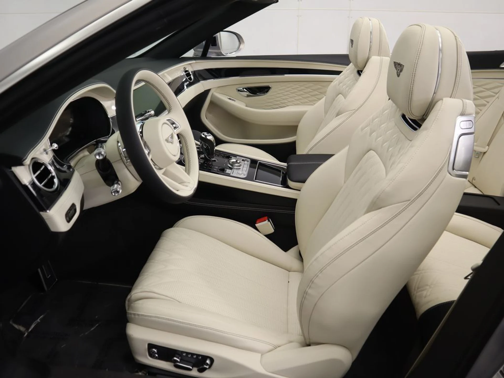 mph026_4243649101_new_2026_bentley_continental_gtc_8119_22950938_27_1024_9c8bb6856e