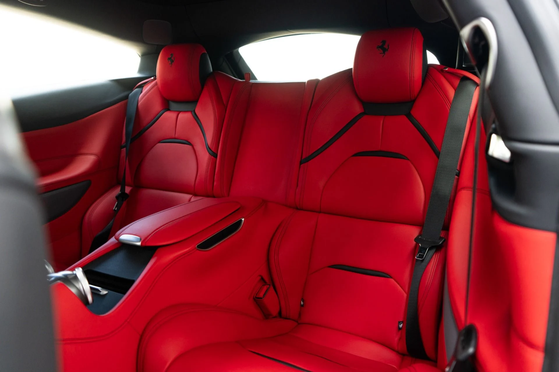 mph026_4255687750_Used_2019_Ferrari_GTC_4_Lusso_1759771823_71912055c2