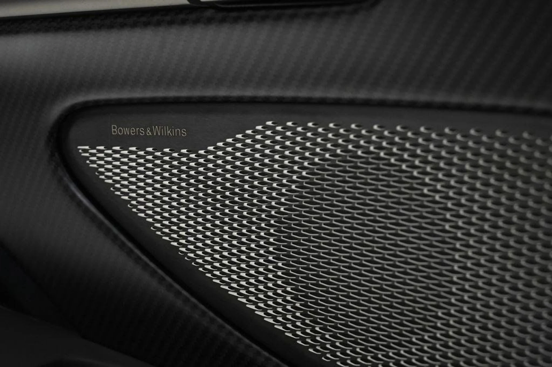 mph026_4255821414_used_2025_aston_martin_vanquish_coupe_11350_22829268_26_1024_19ad92c49a