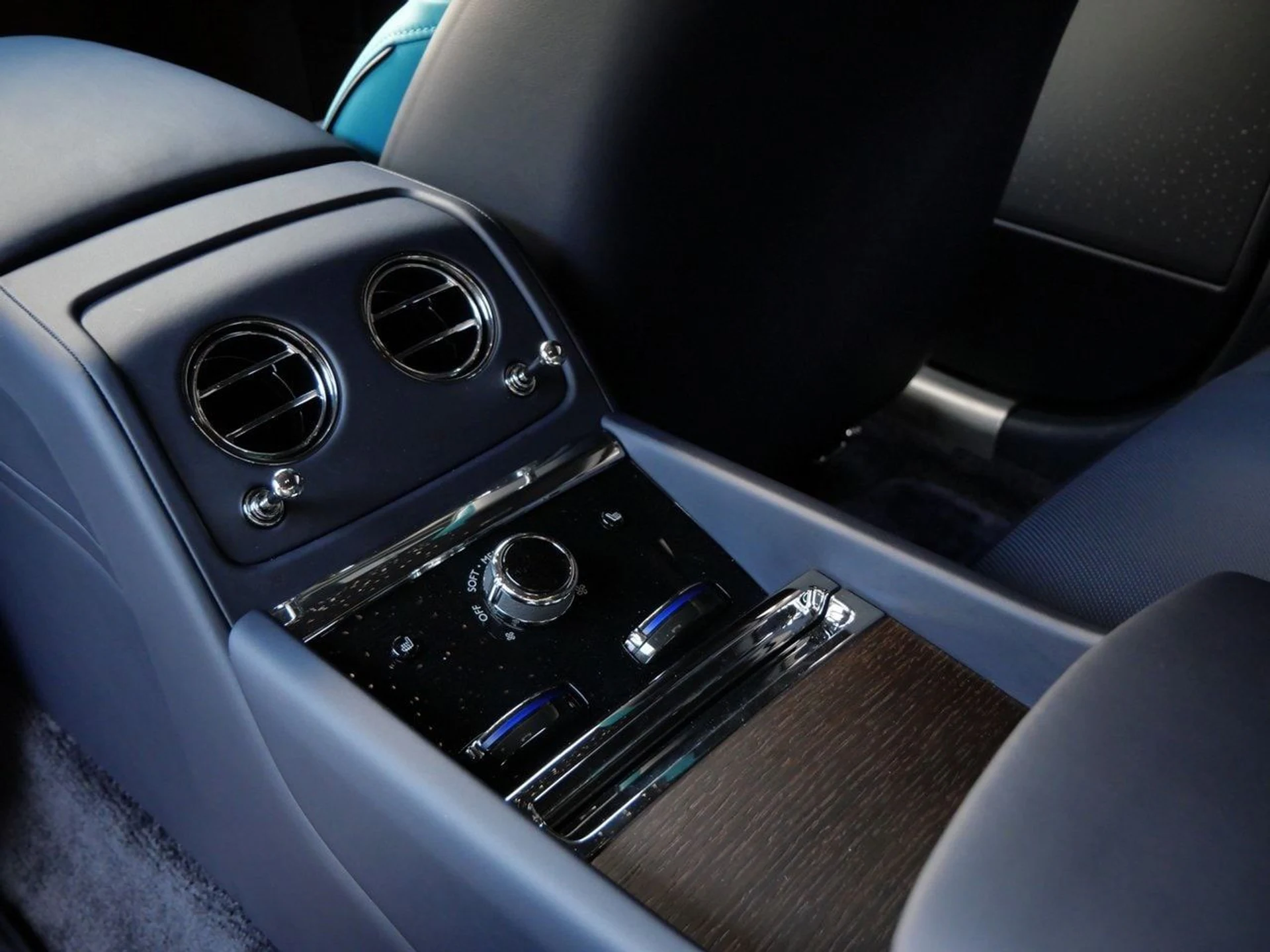 mph026_4262199136_54284f14a4155b7bb09ef123e276b05ex_afd55b2784