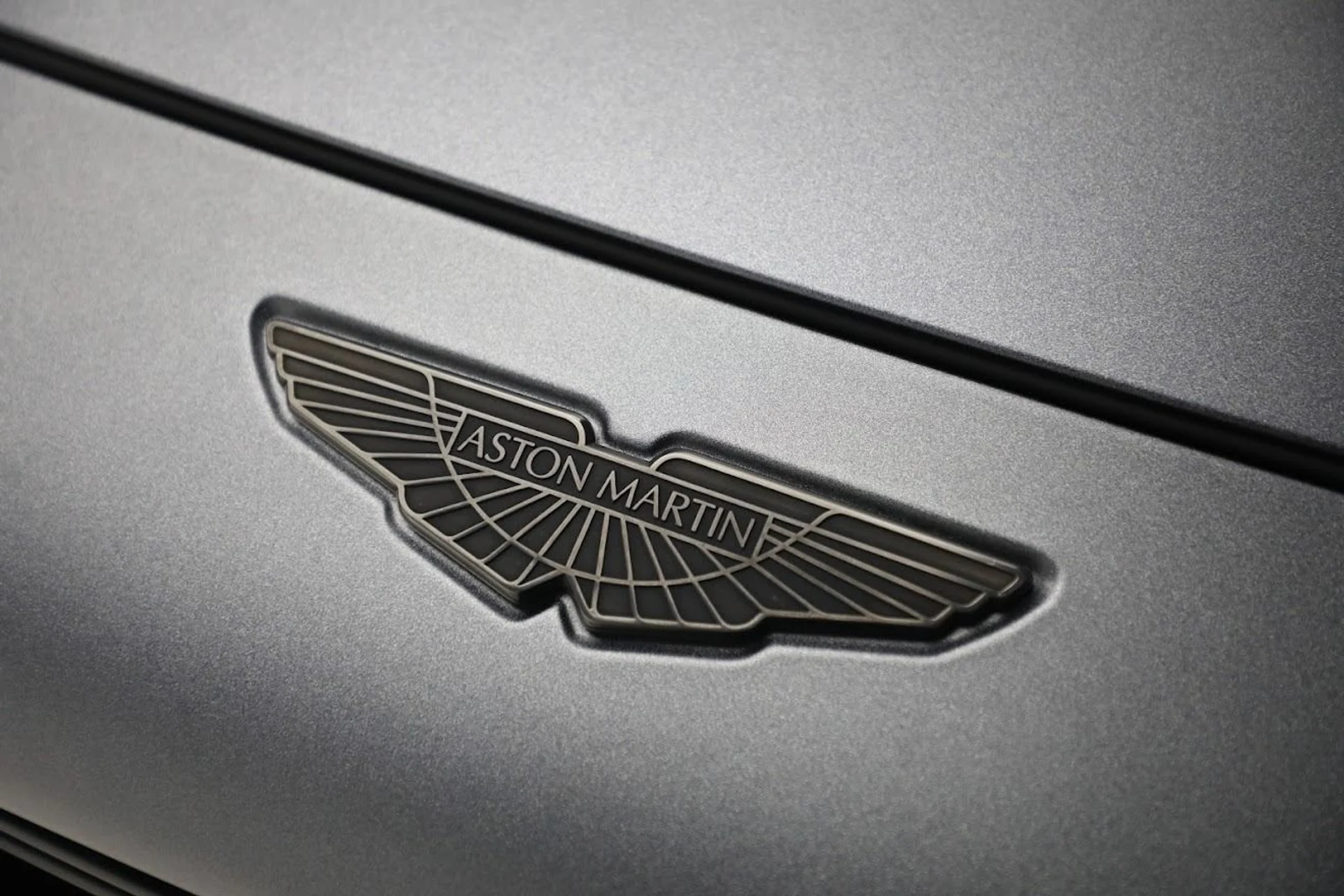 mph026_4265372777_Used_2023_Aston_Martin_DBX_707_1682624534_6c13fe7ac4