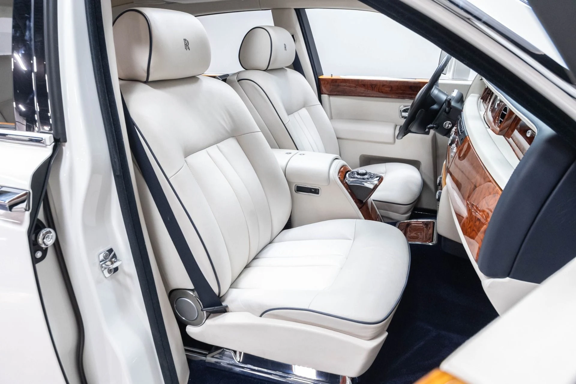 mph026_4265397137_Used_2013_Rolls_Royce_Phantom_1784226914_6502a8f4e6