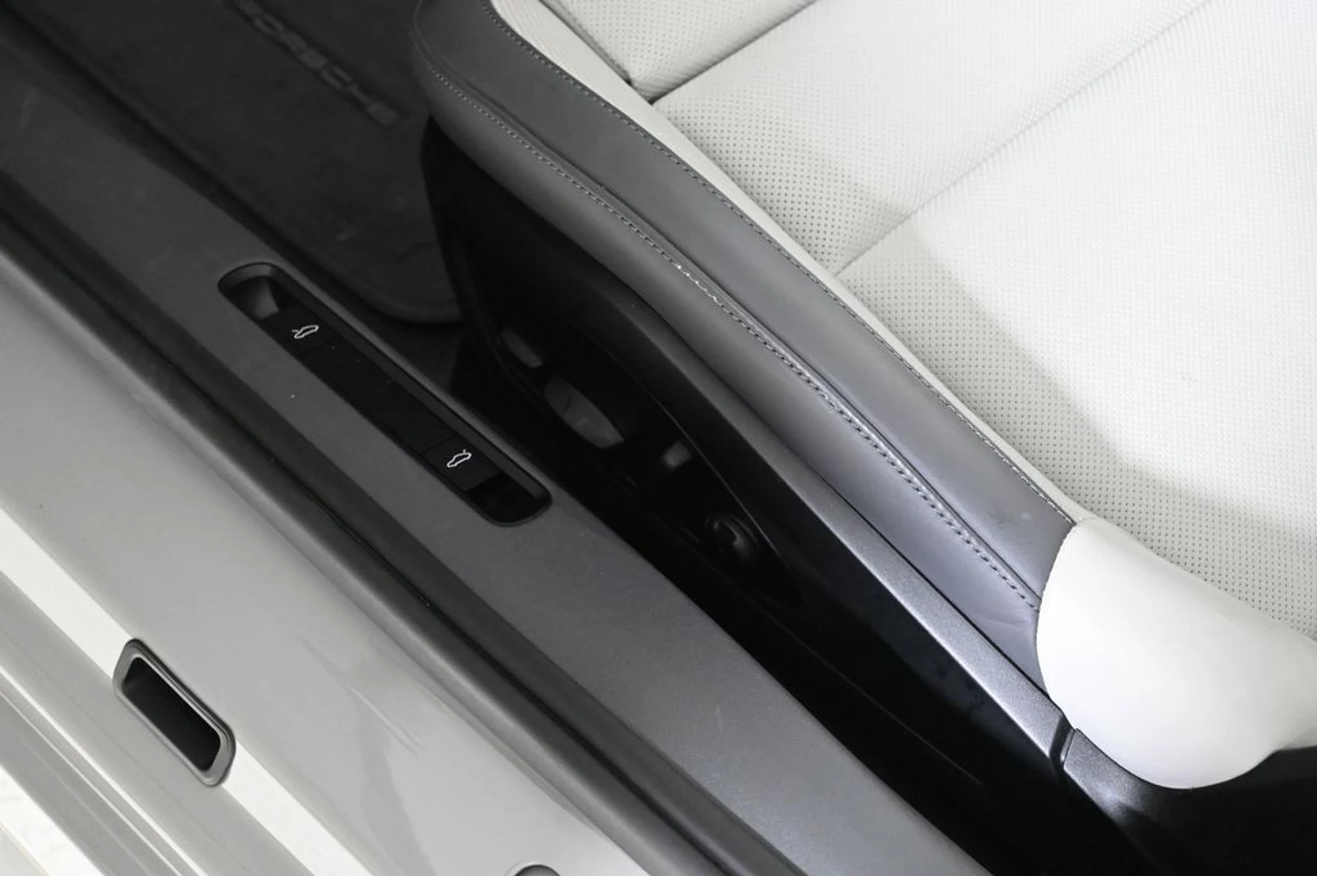 mph026_4267609724_bf55b9c5af38e207c86ef17e451647e7x_4f3f7187a1