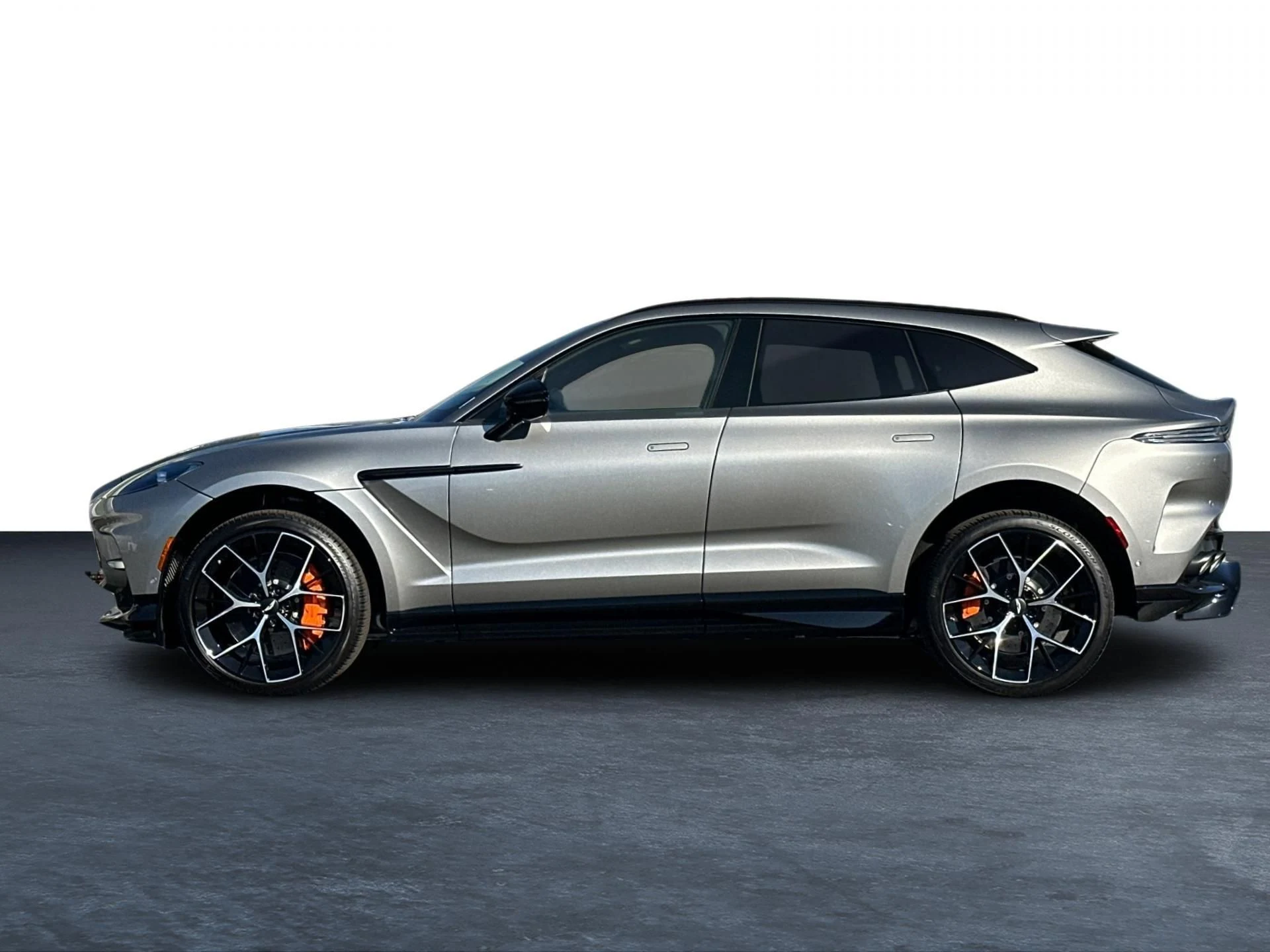 mph026_4268981465_New_2025_Aston_Martin_DBX_707_1761314766_bbb55f6c27