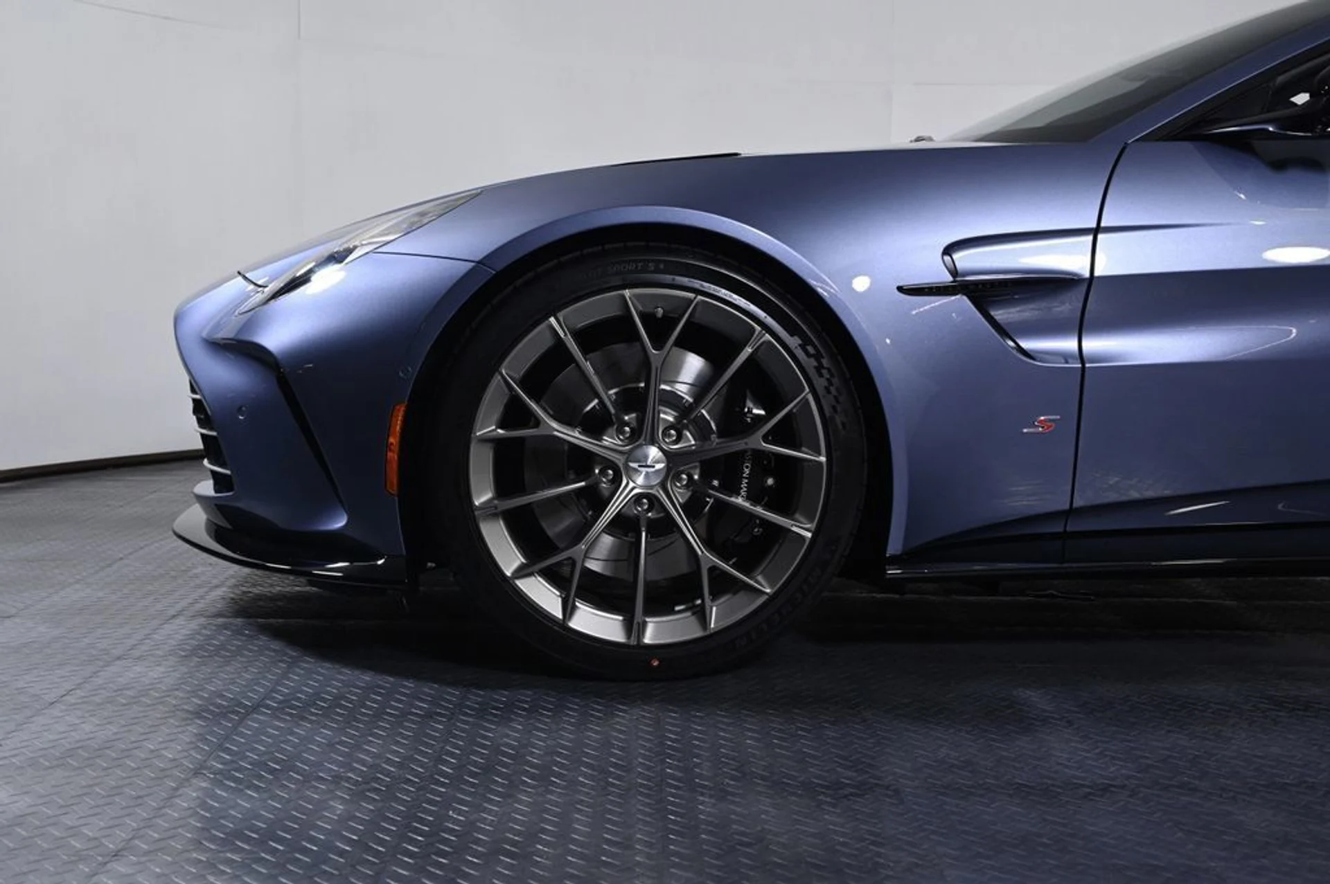 mph026_42708434_new_2026_aston_martin_vantage_sroadster_11350_23022148_27_1024_a8635483e0