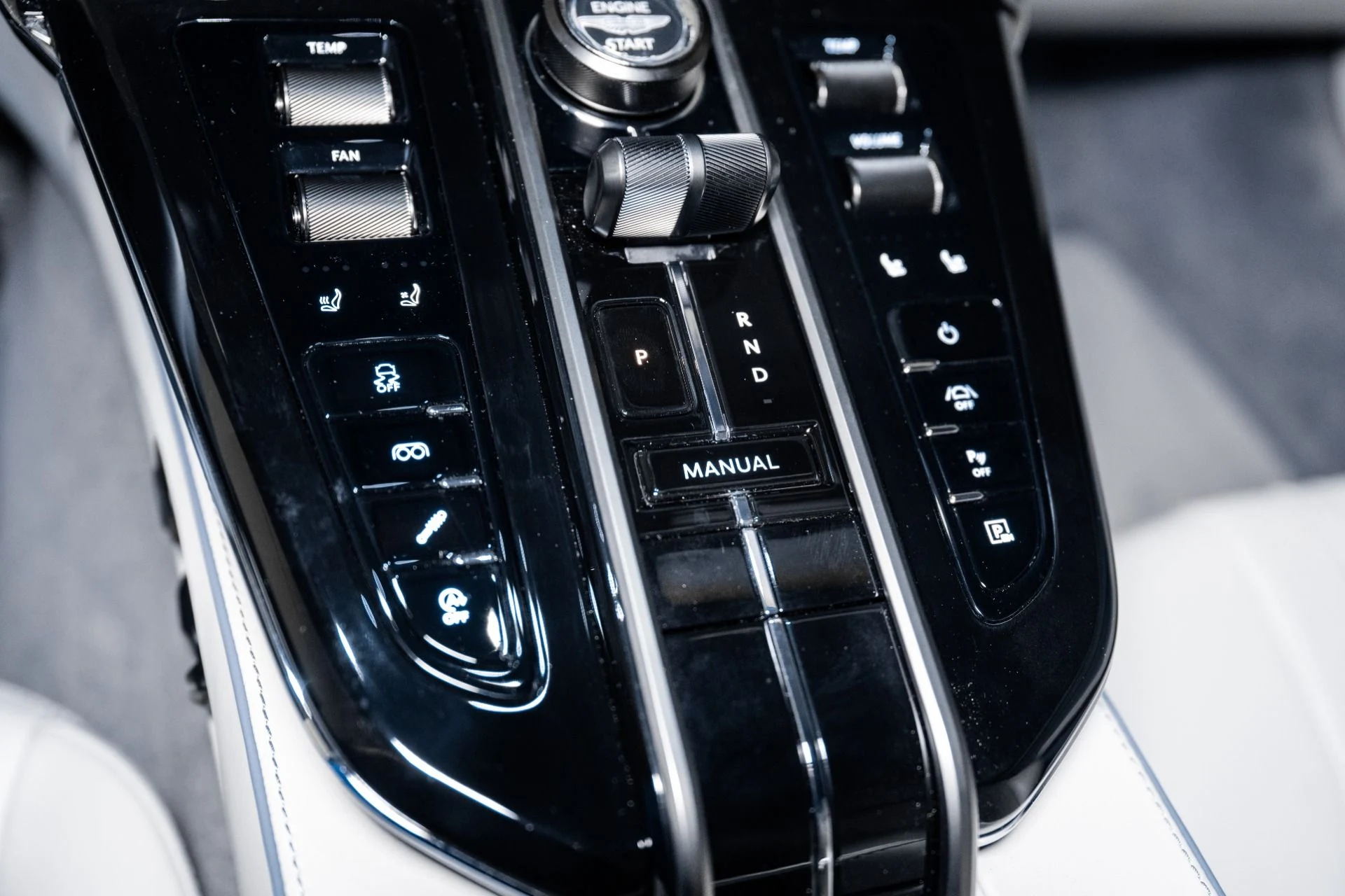 mph026_4285256525_New_2026_ASTON_MARTIN_VANTAGE_1759240597_83dd08add5
