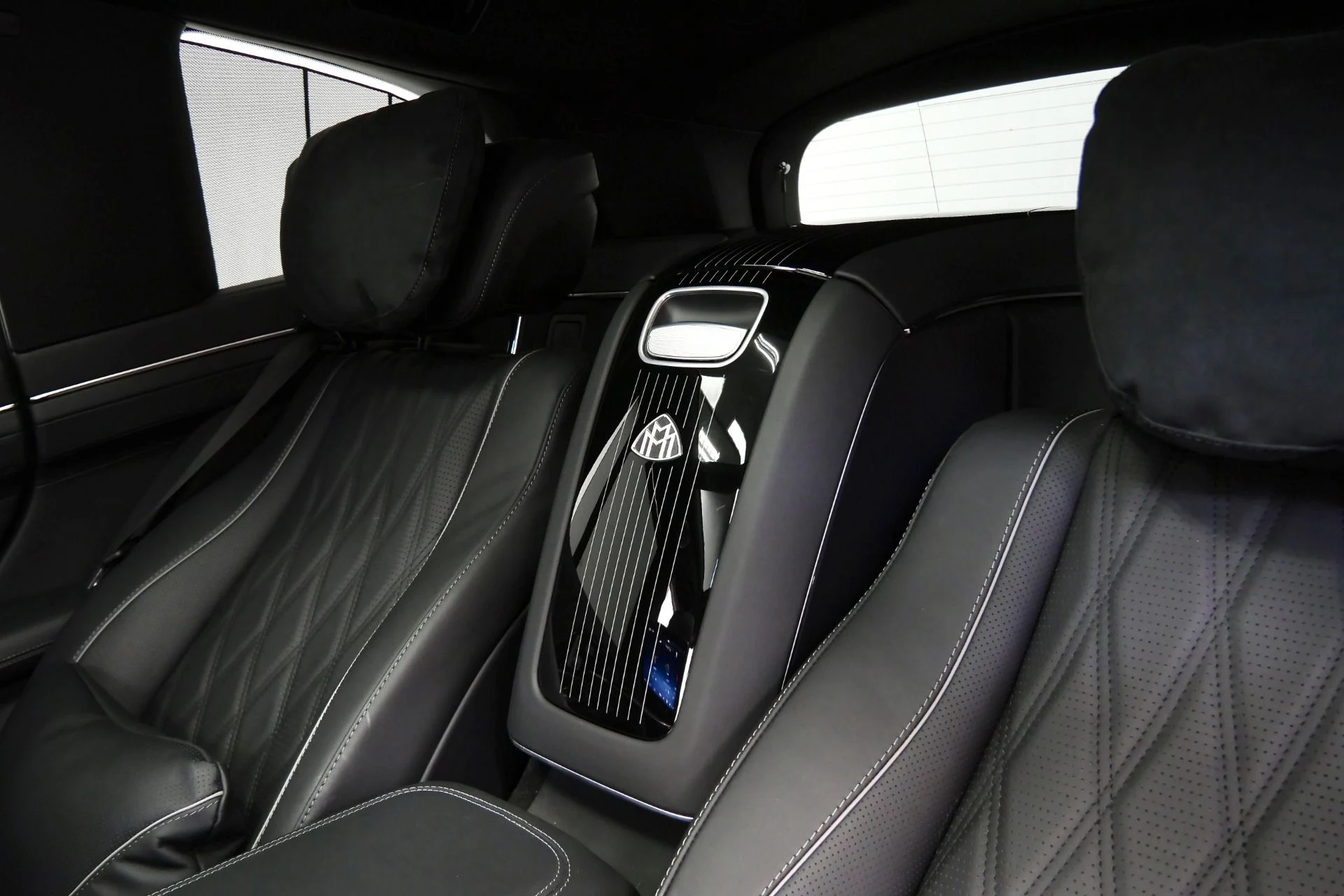 mph026_4288193000_Used_2025_Mercedes_Benz_Maybach_GLS_600_4_MATIC_Monoblock_Wheels_4_Seat_Configuration_Rear_Entertainment_1776793710_30b2e7e798