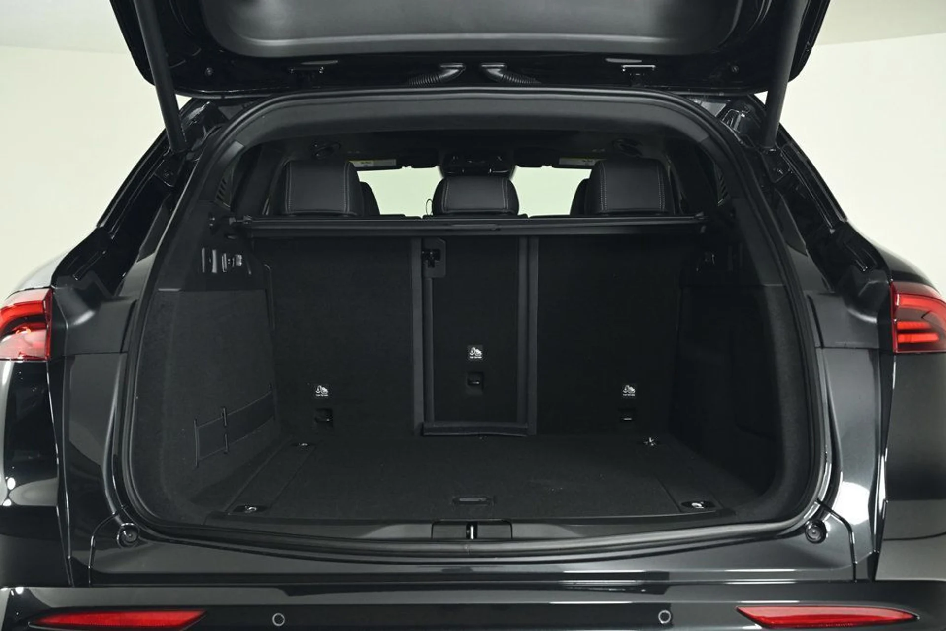 mph026_4292156178_used_2025_maserati_grecale_base_11350_22975672_26_1024_a03dbc2f86