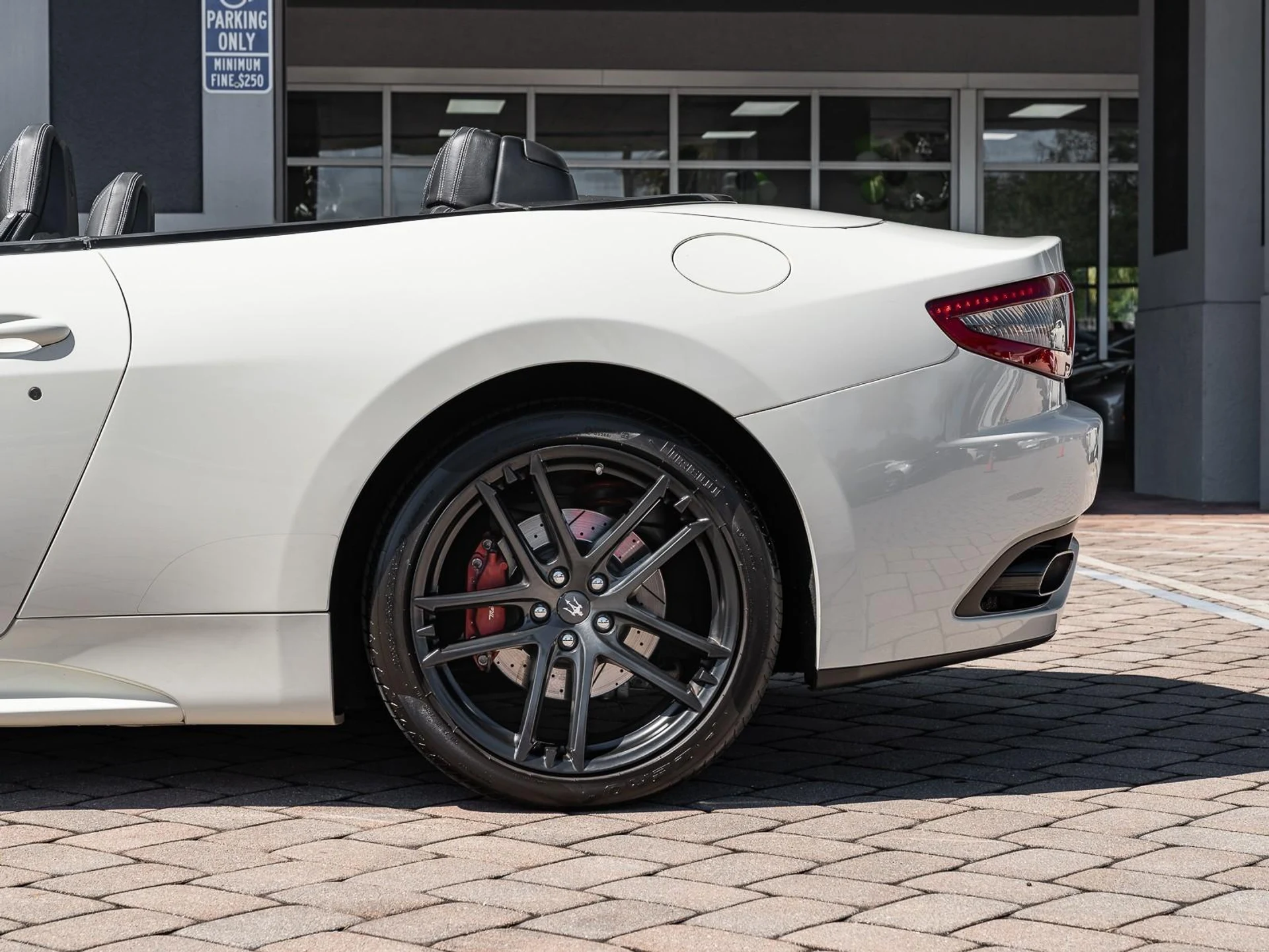 mph026_431195050_Used_2015_Maserati_Gran_Turismo_Convertible_Sport_1760472371_52bb268dad