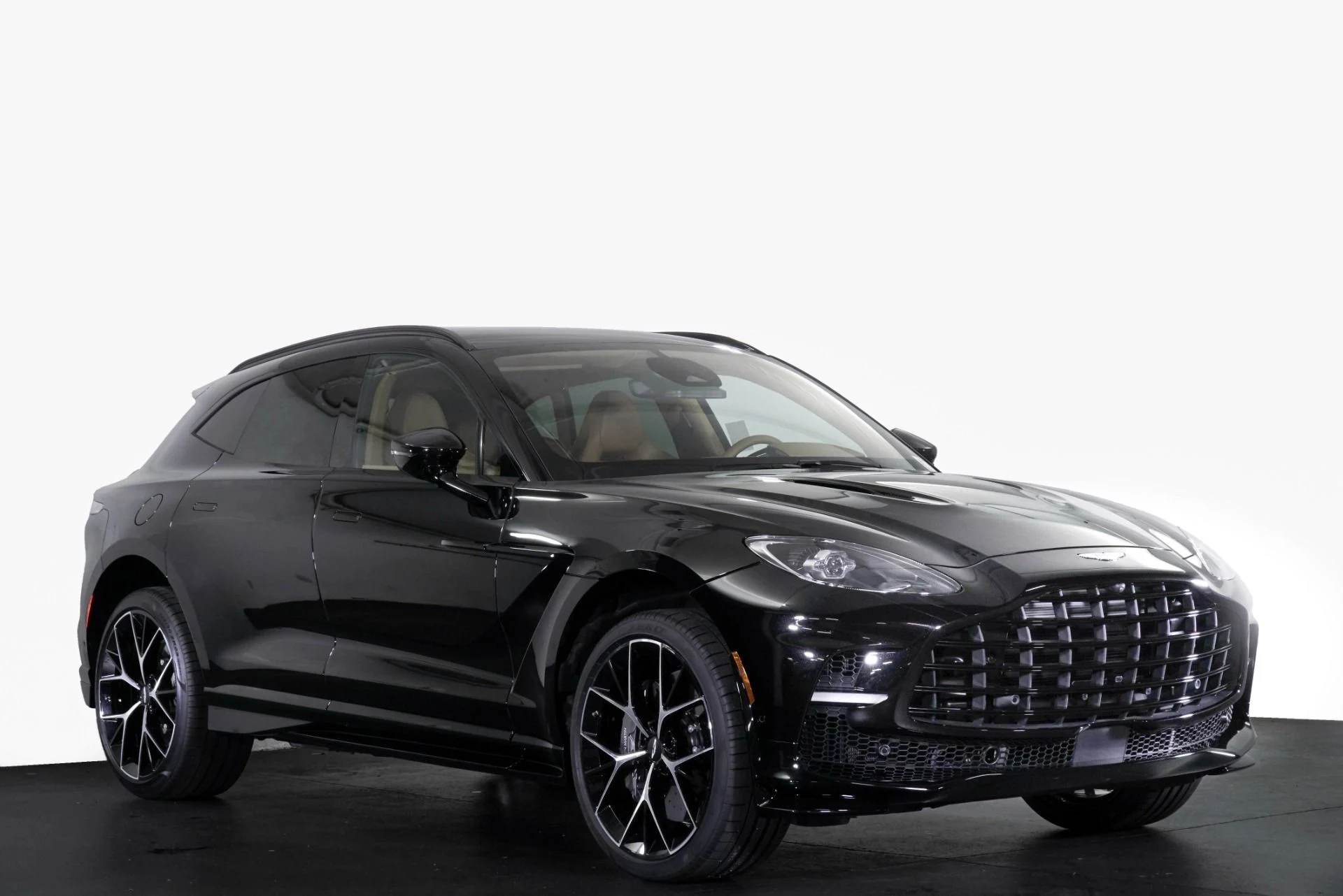 mph026_435603252_New_2026_Aston_Martin_DBX_707_1769661941_82fb3052b1