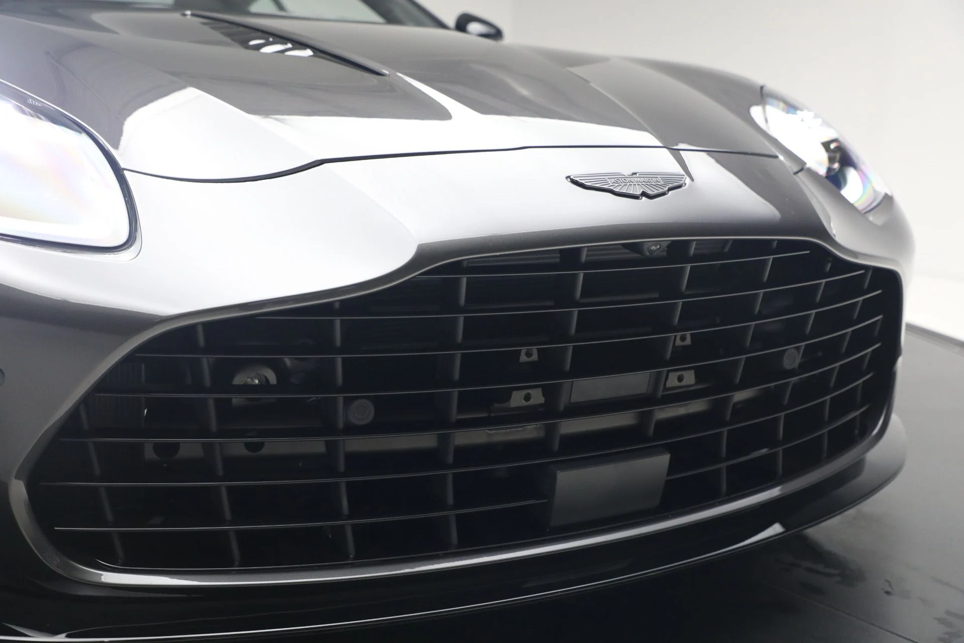 mph026_438194395_Used_2026_Aston_Martin_Vanquish_1787327512_36619e49a0