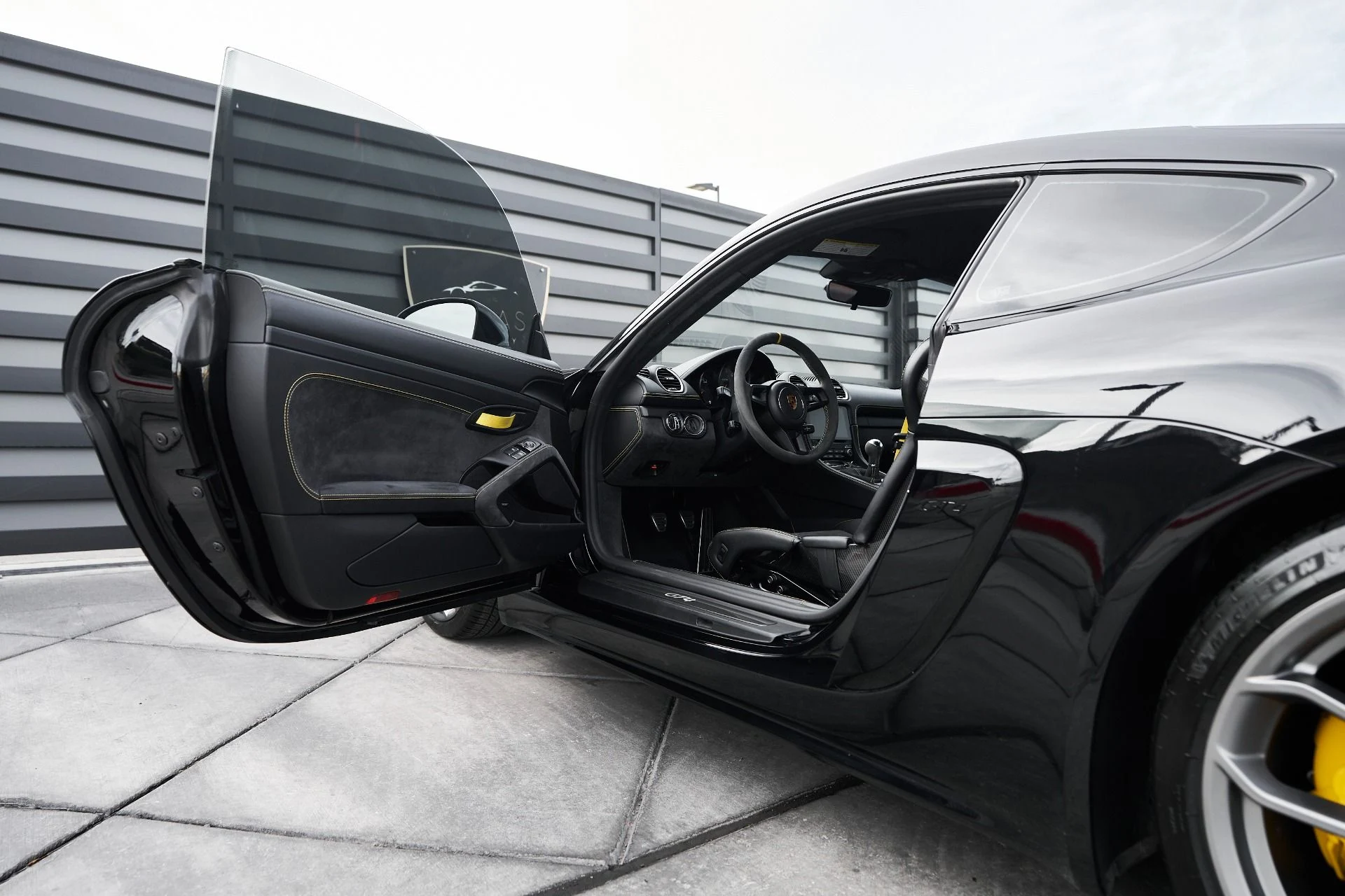 mph026_456834219_Used_2020_Porsche_718_Cayman_GT_4_1763019547_2e69cd3071