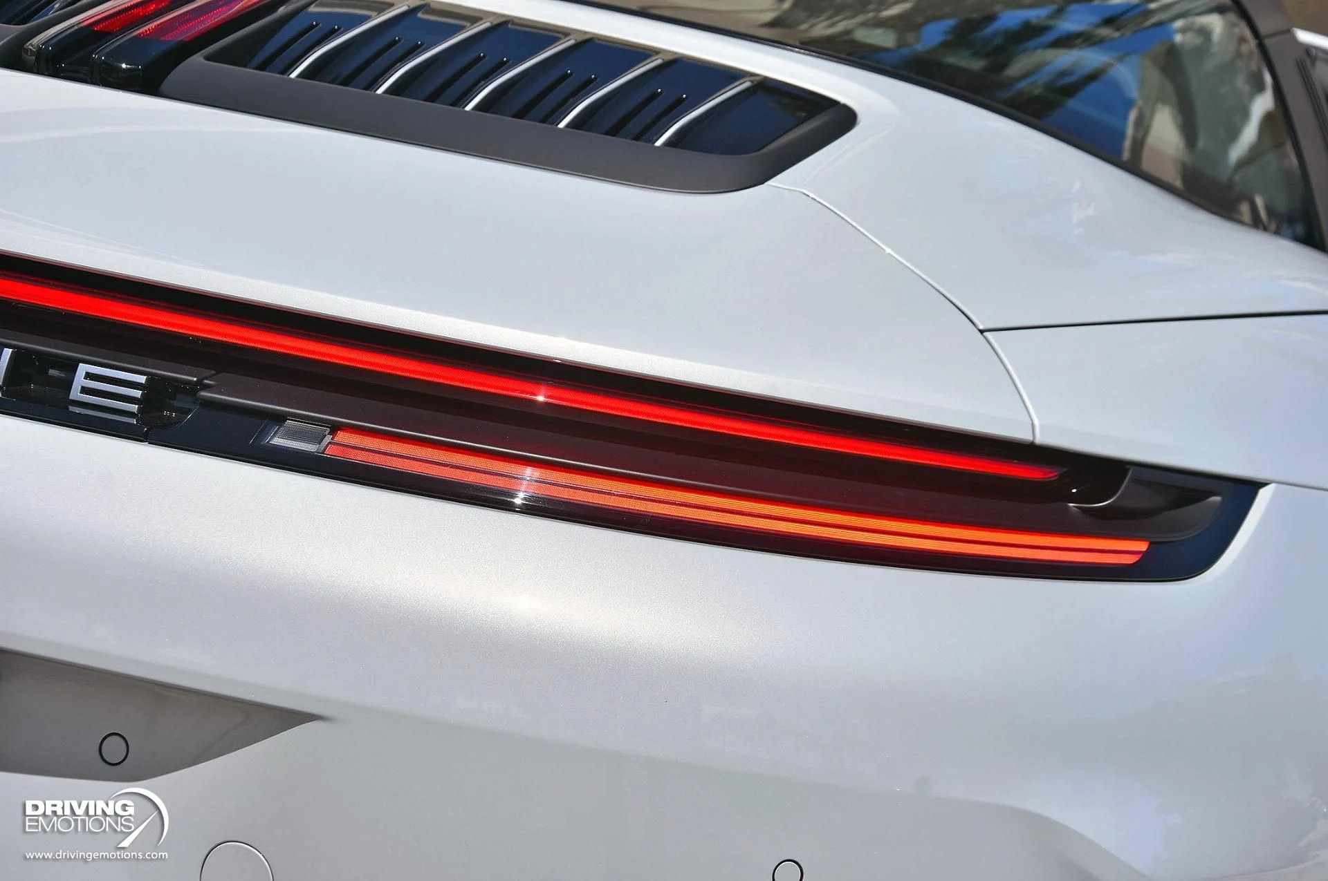 mph026_458267757_898_p27_l_3d8ee4aa47