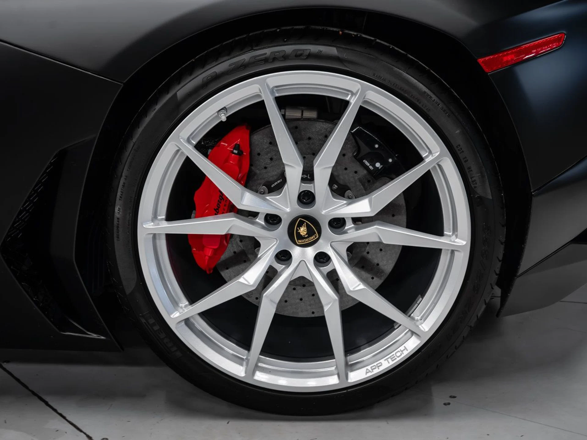 mph026_461368865_lamborghini_aventador_2017_499d588896