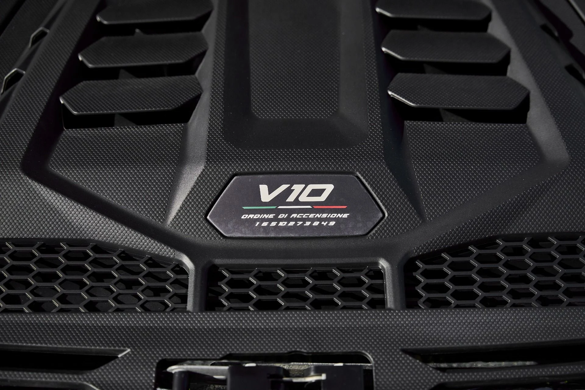 mph026_471031570_Used_2024_Lamborghini_Huracan_Sterrato_Base_1767062406_eb005c1148