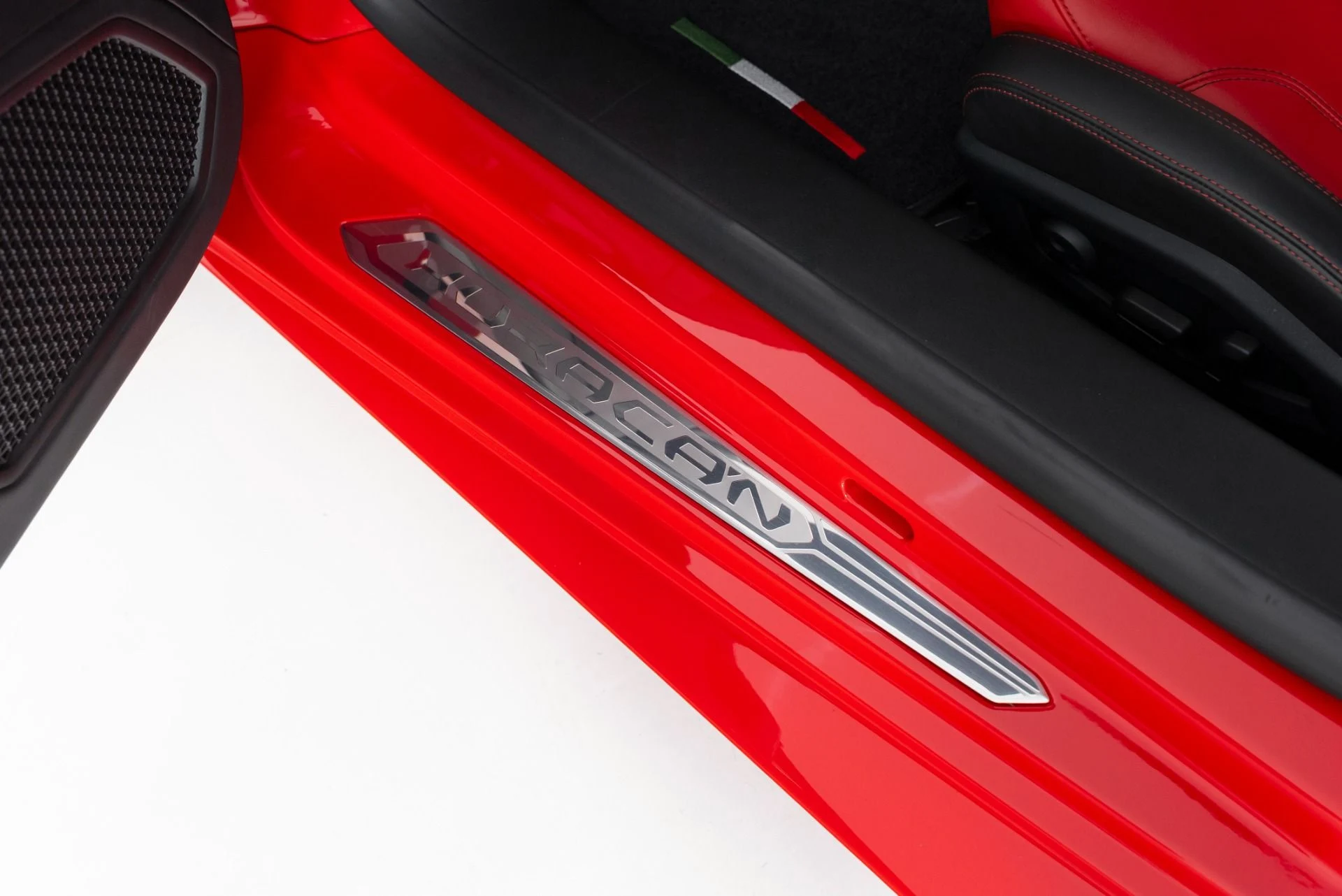 mph026_47549612_Used_2015_Lamborghini_Huracan_LP_6104_1757361062_517e2168aa