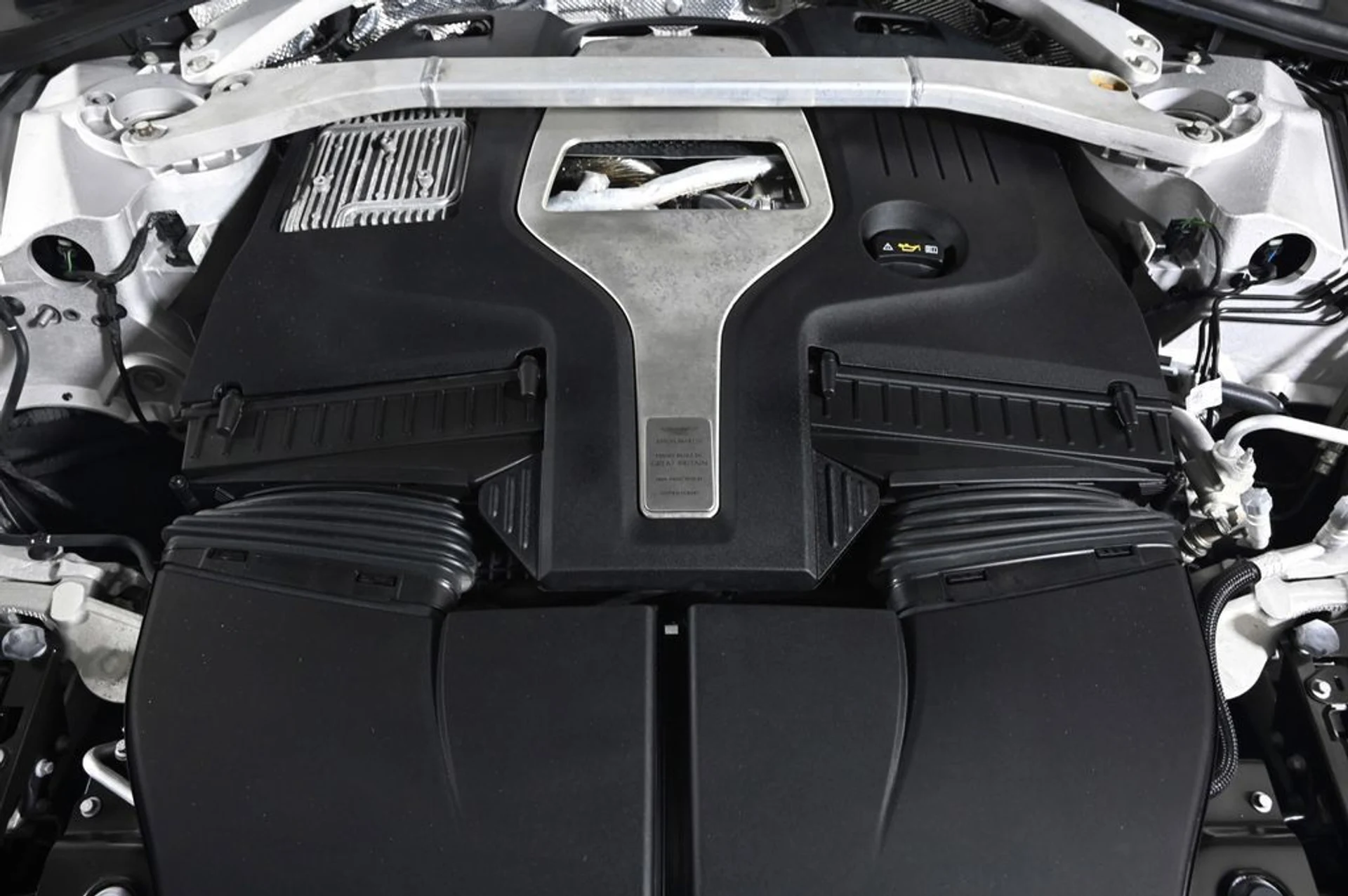 mph026_476809293_used_2023_aston_martin_dbx_707_11350_23035484_27_1024_50284f1072