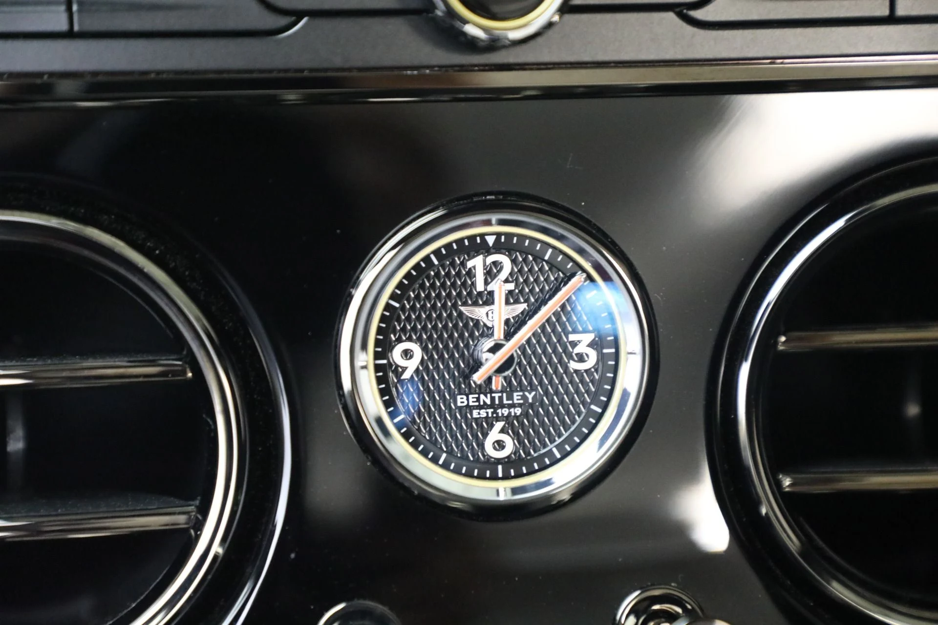 mph026_477036191_New_2026_Bentley_Continental_GTC_S_1781378111_1eb68593f5