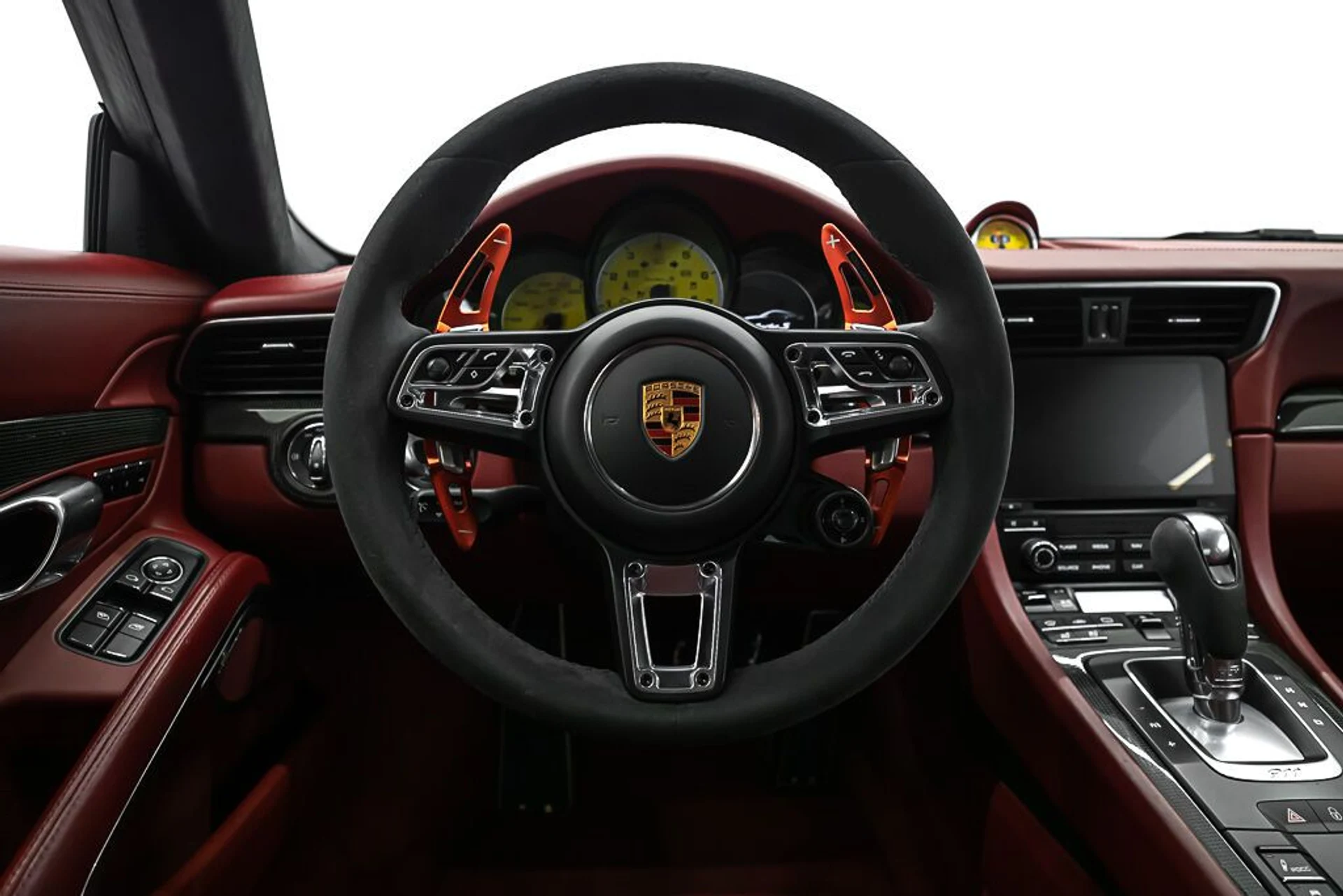 mph026_477278168_porsche_911_2018_jpg_v_1758918548_d1246113f8