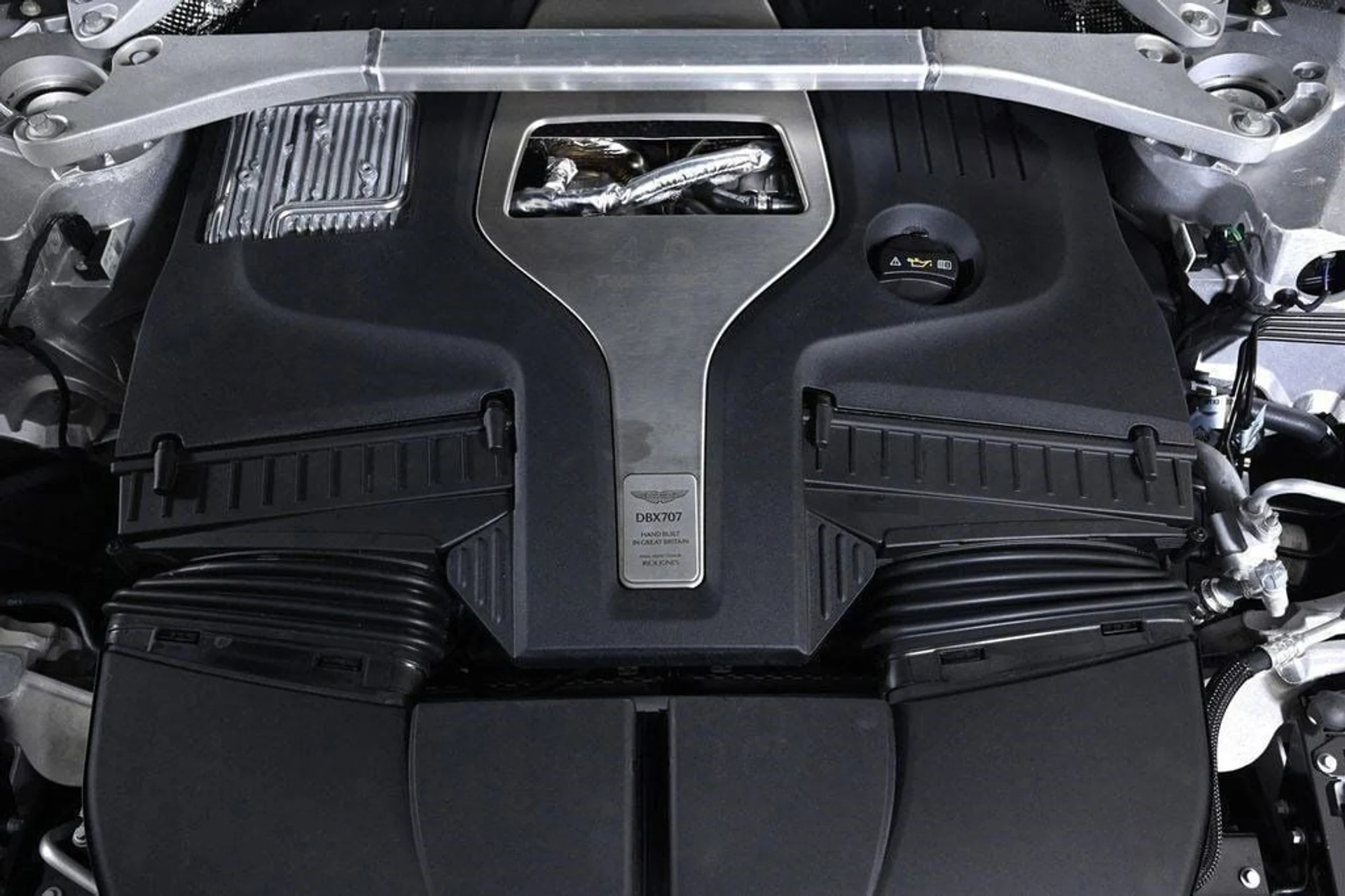 mph026_481566716_new_2025_aston_martin_dbx_707awd_11350_22854658_26_1024_d84718ded8