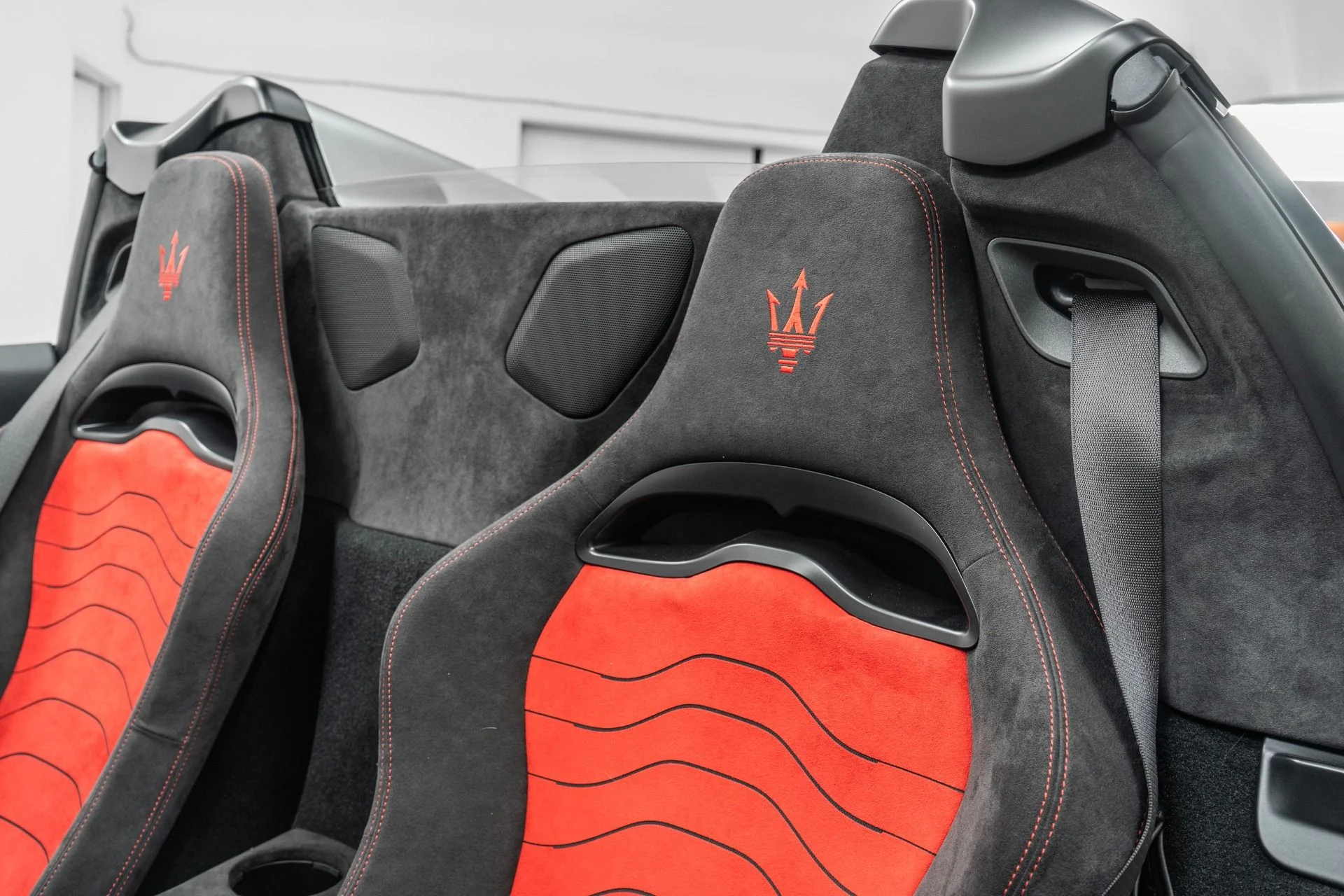 mph026_483308102_Used_2023_Maserati_MC_20_Cielo_351_Miles_Lightweight_Racing_Seats_Interior_Carbon_Fiber_Package_1774034660_94ed38d48f