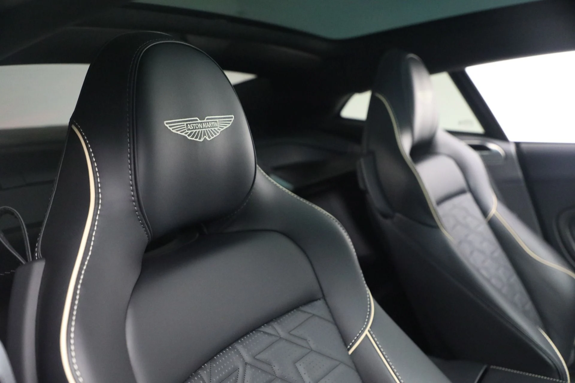 mph026_486868787_Used_2025_Aston_Martin_Vanquish_1789418284_4ba9390067