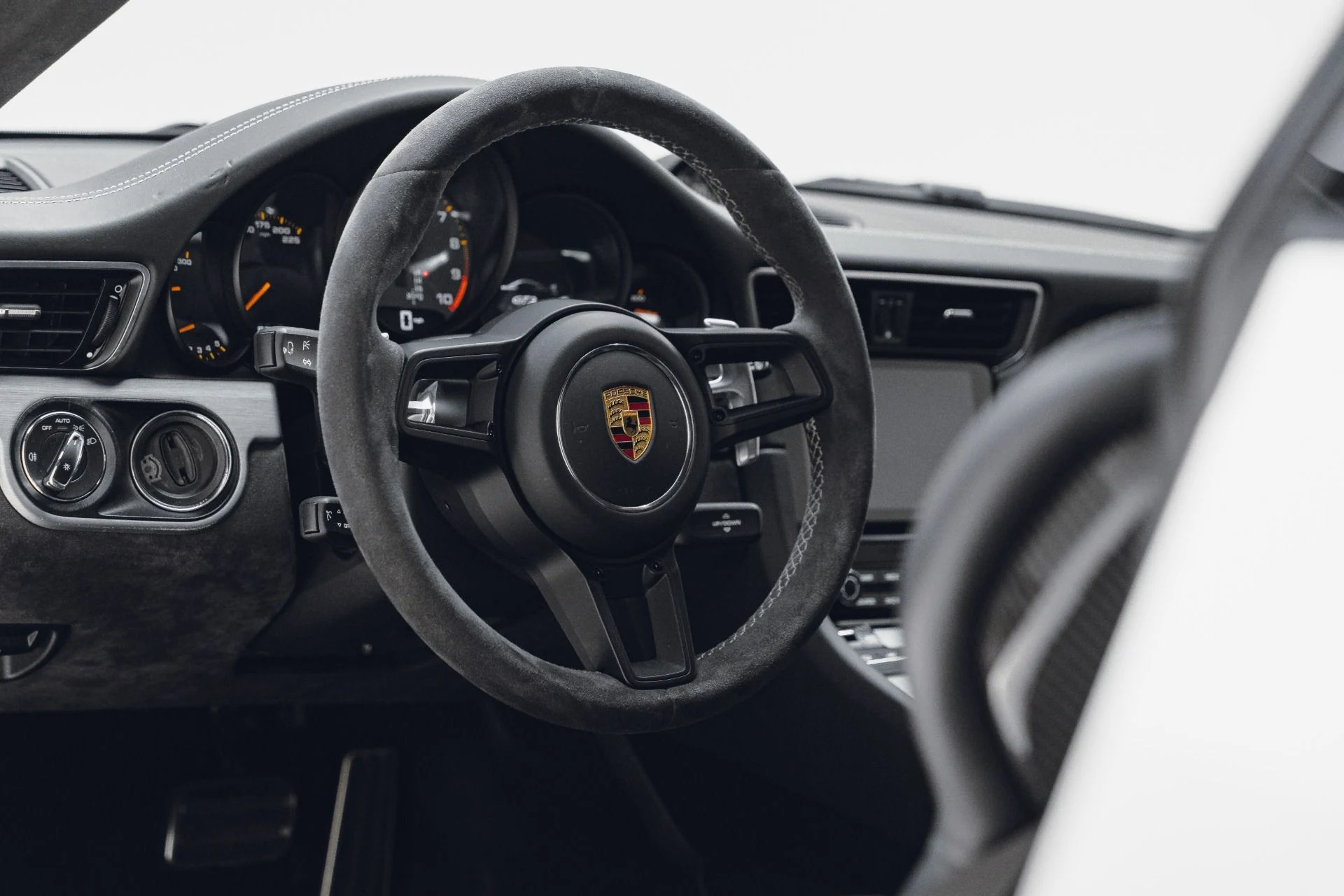 mph026_493690025_Used_2018_Porsche_911_GT_3_1781890406_61b88ca3a2
