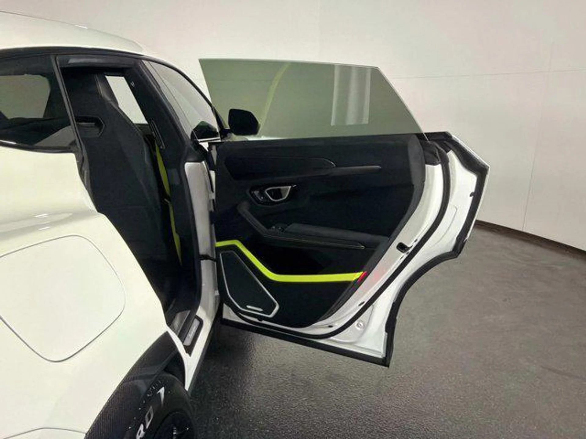 mph026_505788842_D_IR_0n0_I0xlu001w_NR_Vg_Nzrc0e_A_78a186e492