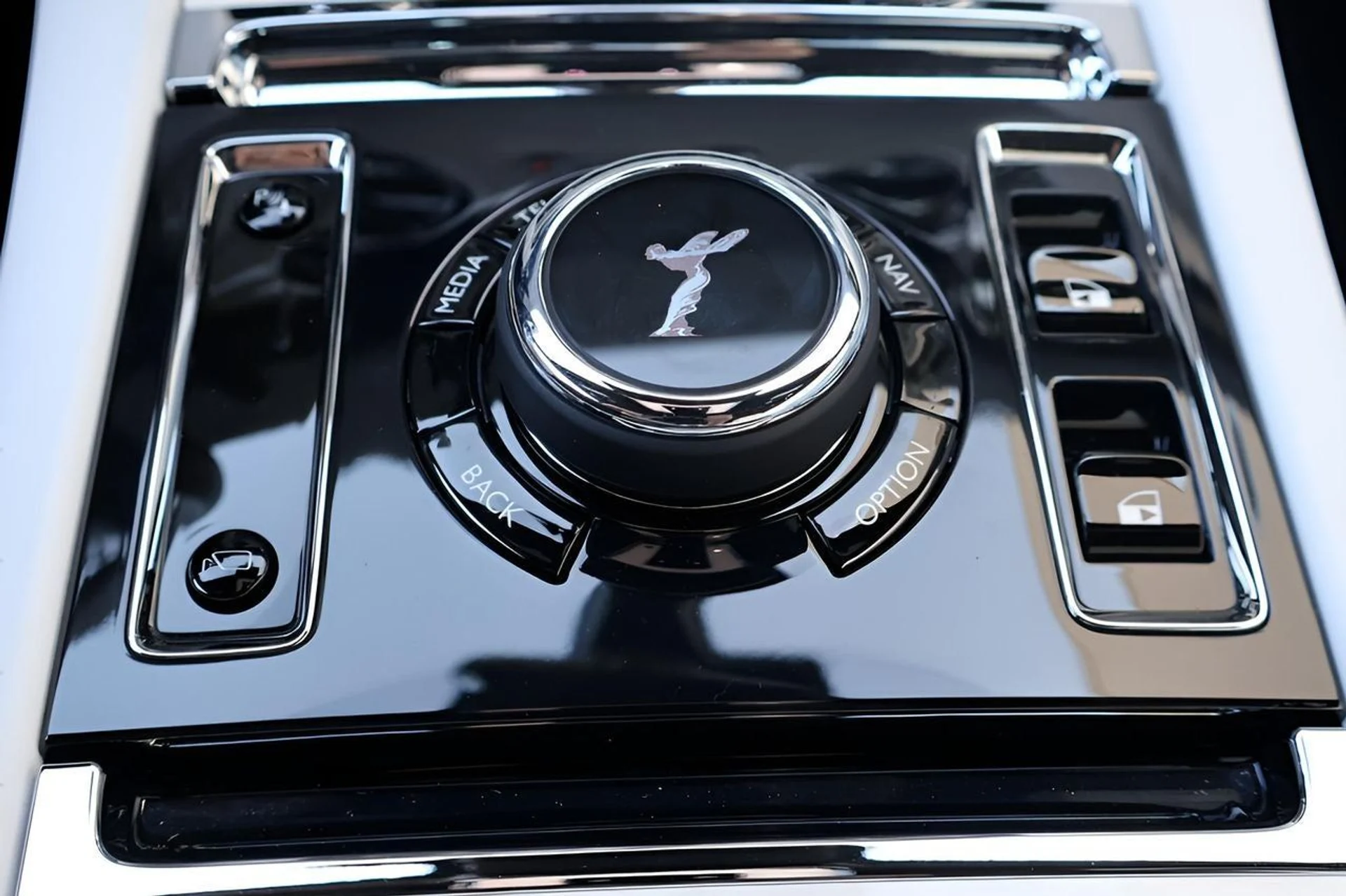 mph026_507810675_27_e216a8f72b