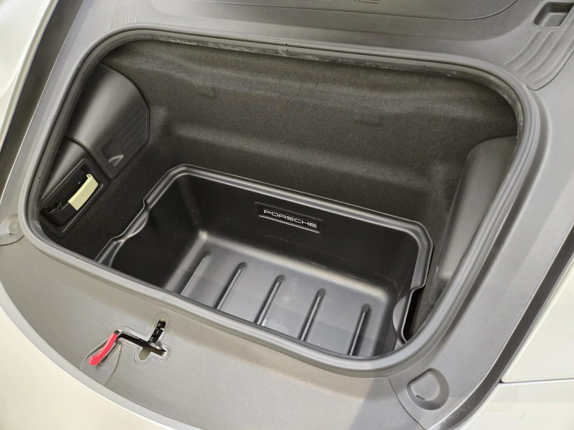 mph026_512586333_Used_2019_Porsche_911_1763542646_9f7805a02f