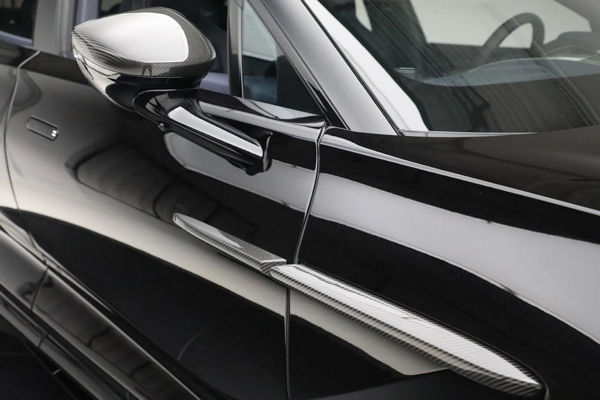 mph026_517920684_New_2025_Aston_Martin_DBX_707_4e3b1289ea