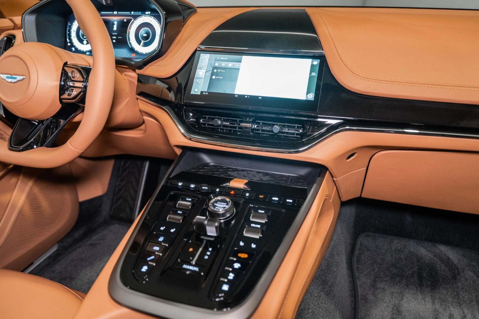 mph026_52298572_New_2026_Aston_Martin_DBX_707_1765214112_46200833ef