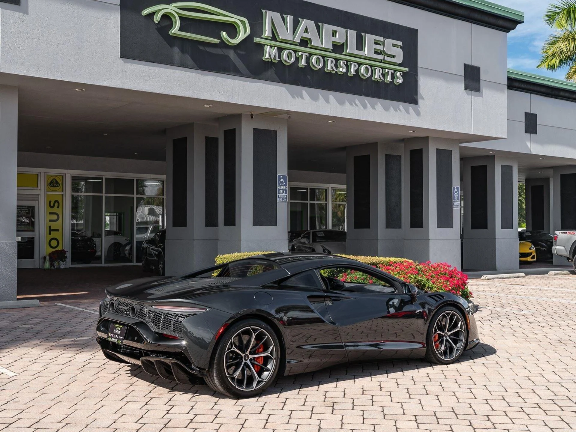 mph026_524557471_Used_2025_Mc_Laren_Artura_Coupe_1773864517_ab3f178f4d