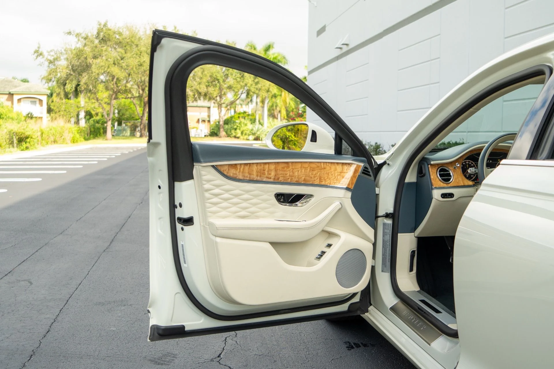 mph026_530493929_Used_2021_Bentley_Flying_Spur_W12_1764866483_9671030a8a