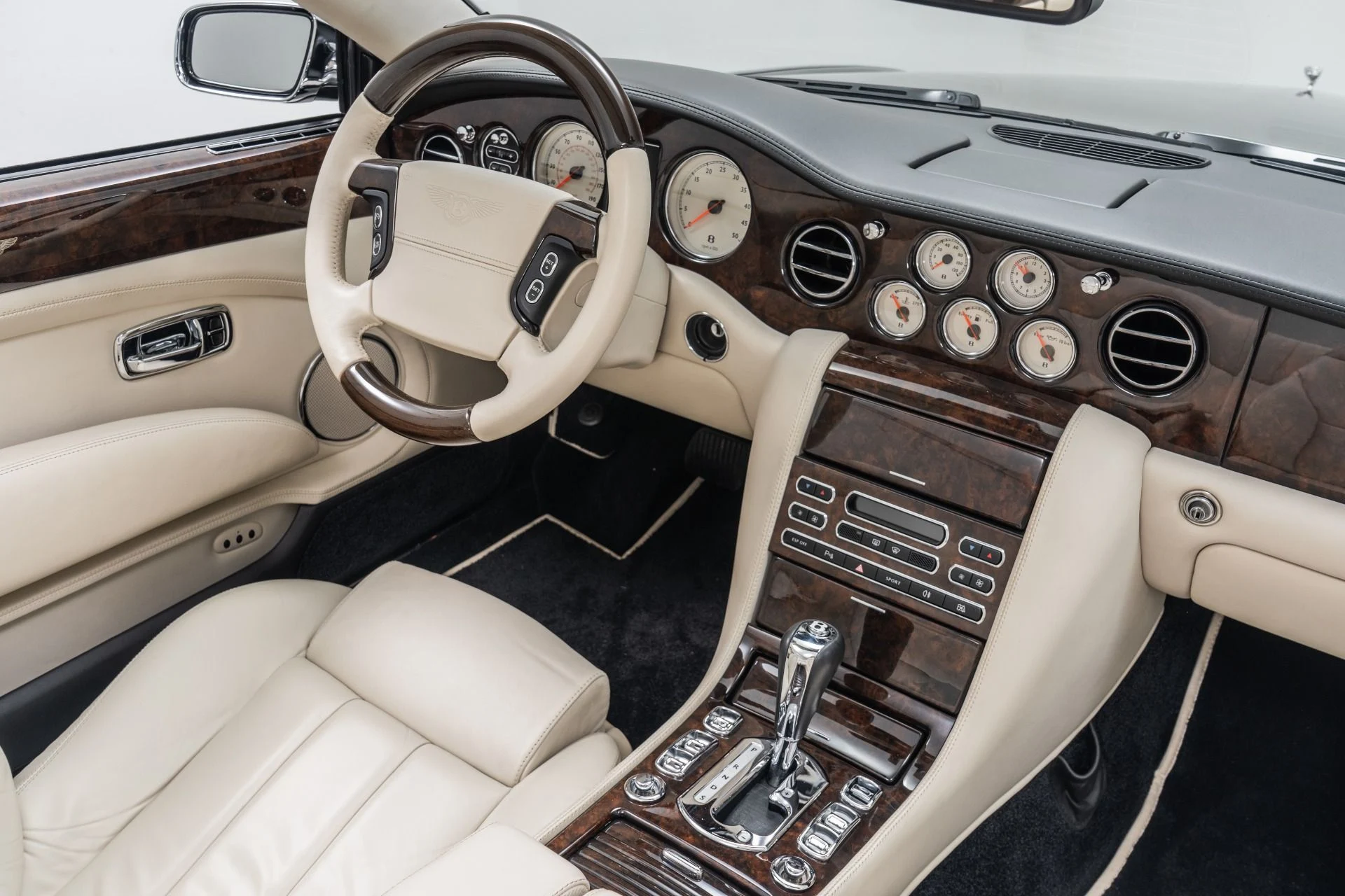 mph026_542173453_Used_2009_Bentley_Azure_1776719869_dd487a0ace