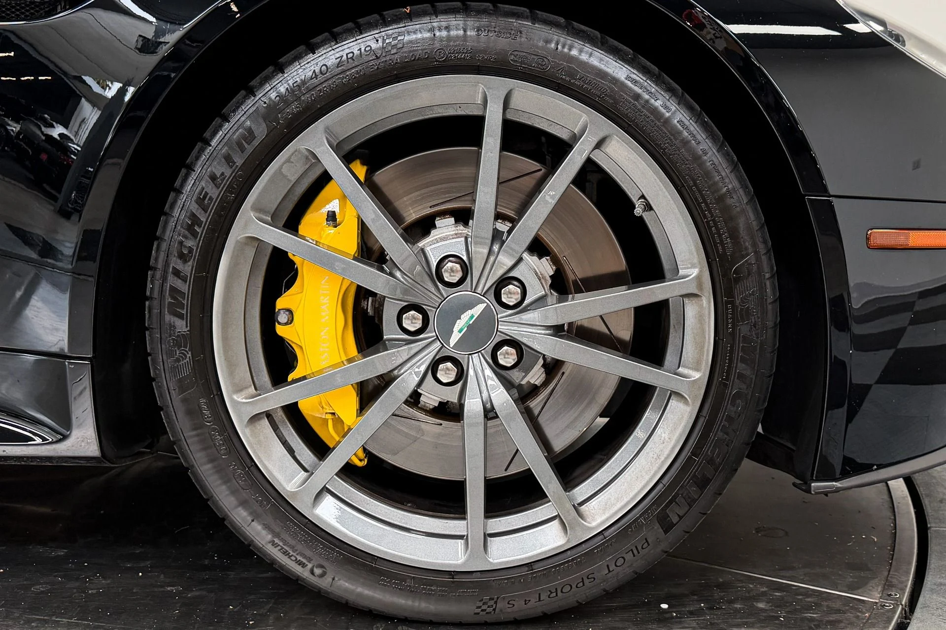 mph026_542722594_Used_2015_Aston_Martin_V8_Vantage_GT_6_Speed_Manual_Two_Tone_Bodywork_1782240844_f7f3caf81b
