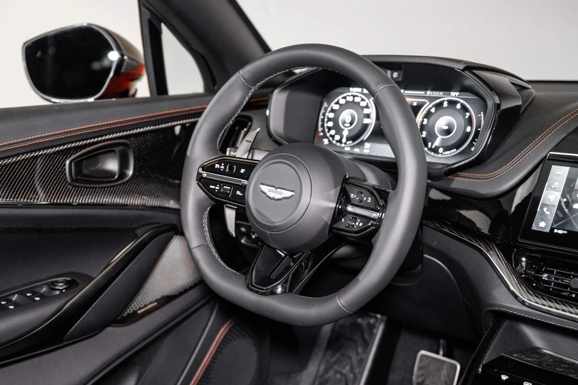 mph026_552288525_Used_2025_Aston_Martin_DBX_707_1748959342_978e901836