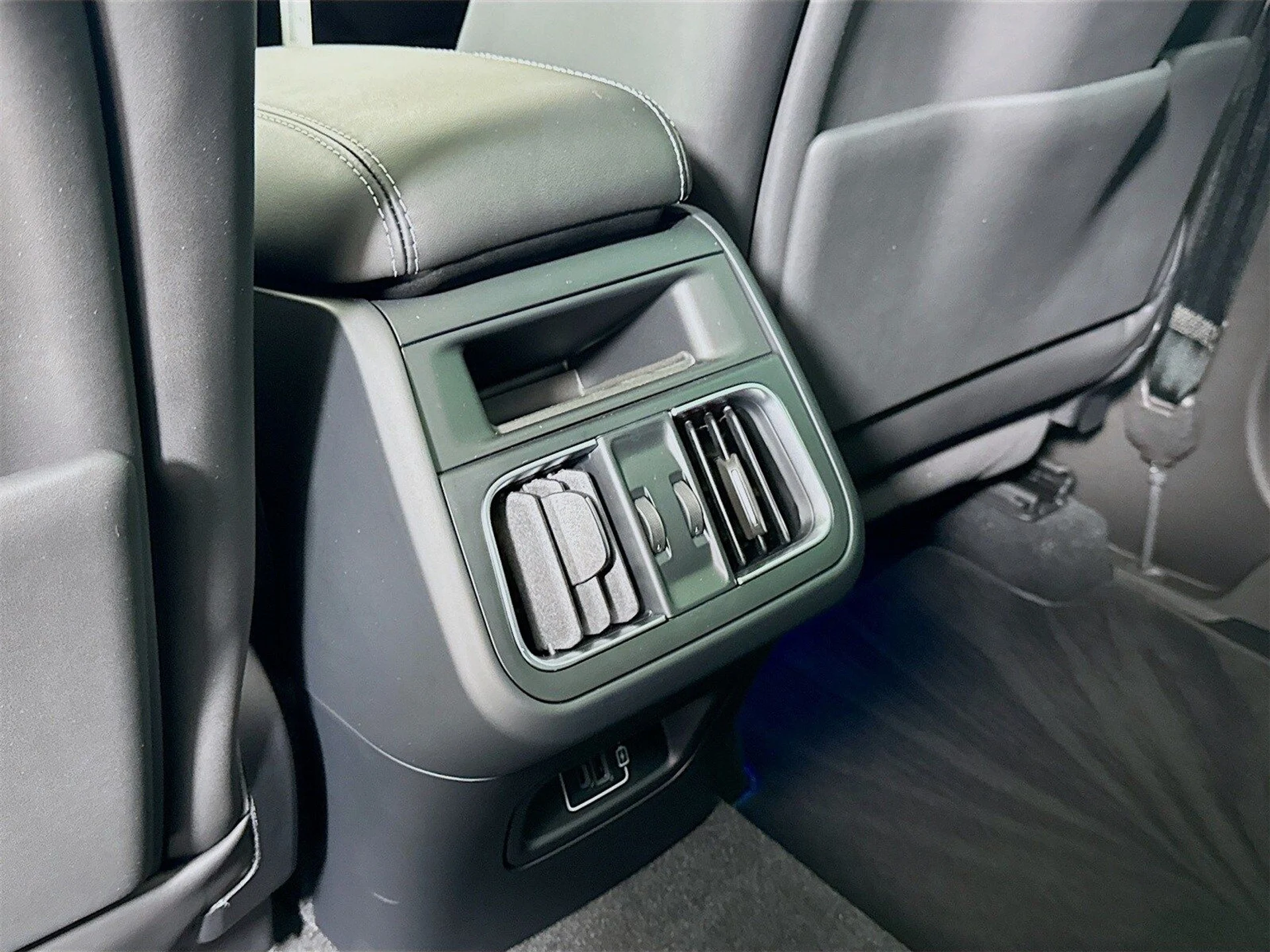 mph026_554160928_fece6e0d74ec9529d9c3f0bfa46d2471x_4e6d164312